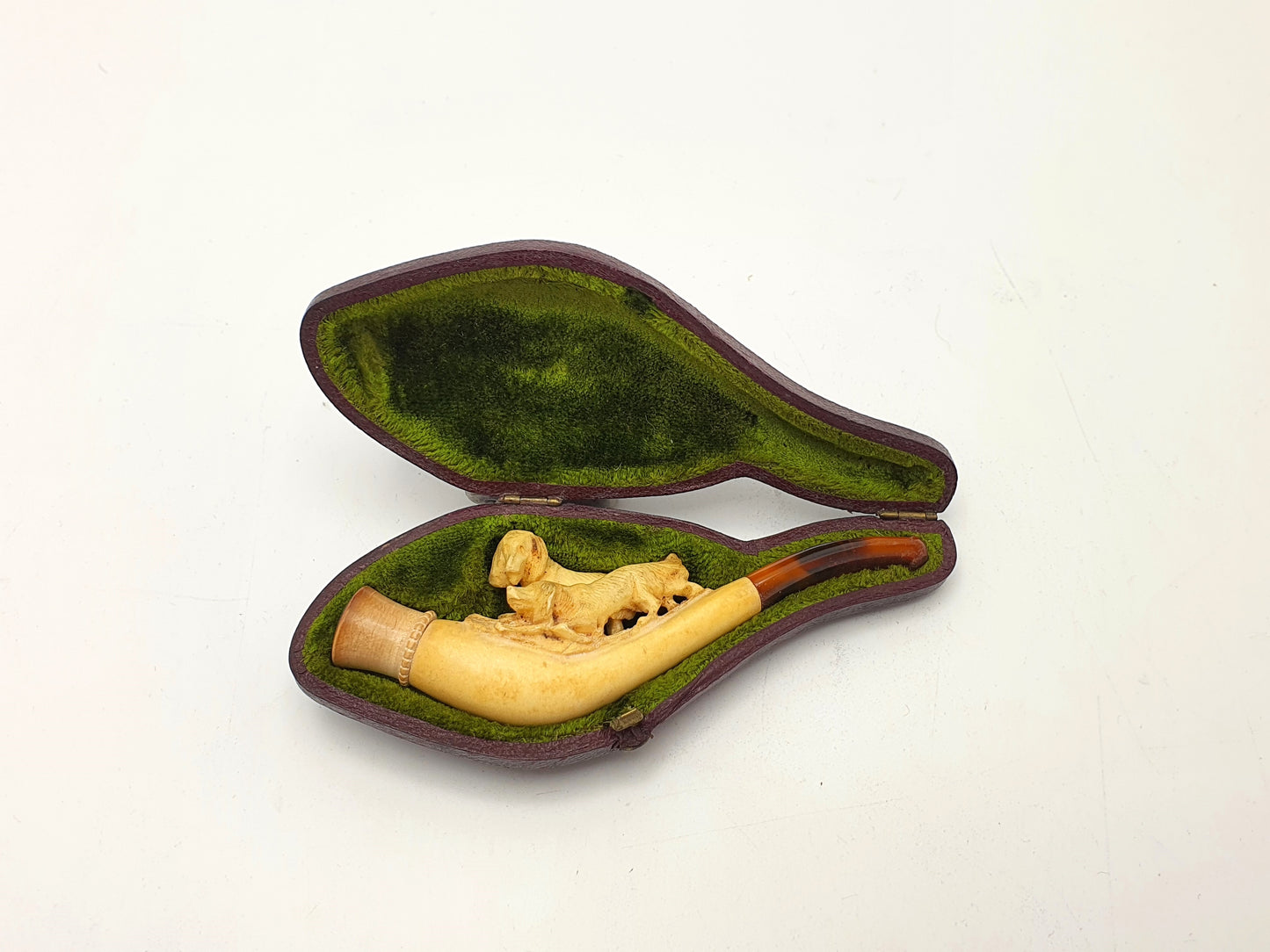 Nice Antique Carved Meerschaum Cheroot Holder with Hunting Dog Motif and Original Fitted Case – circa 1905