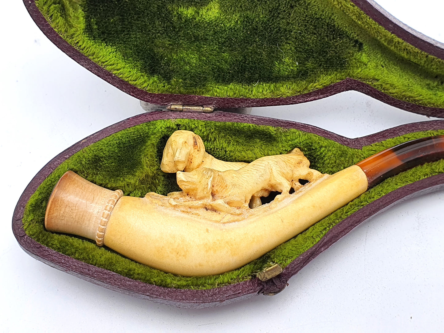 Nice Antique Carved Meerschaum Cheroot Holder with Hunting Dog Motif and Original Fitted Case – circa 1905