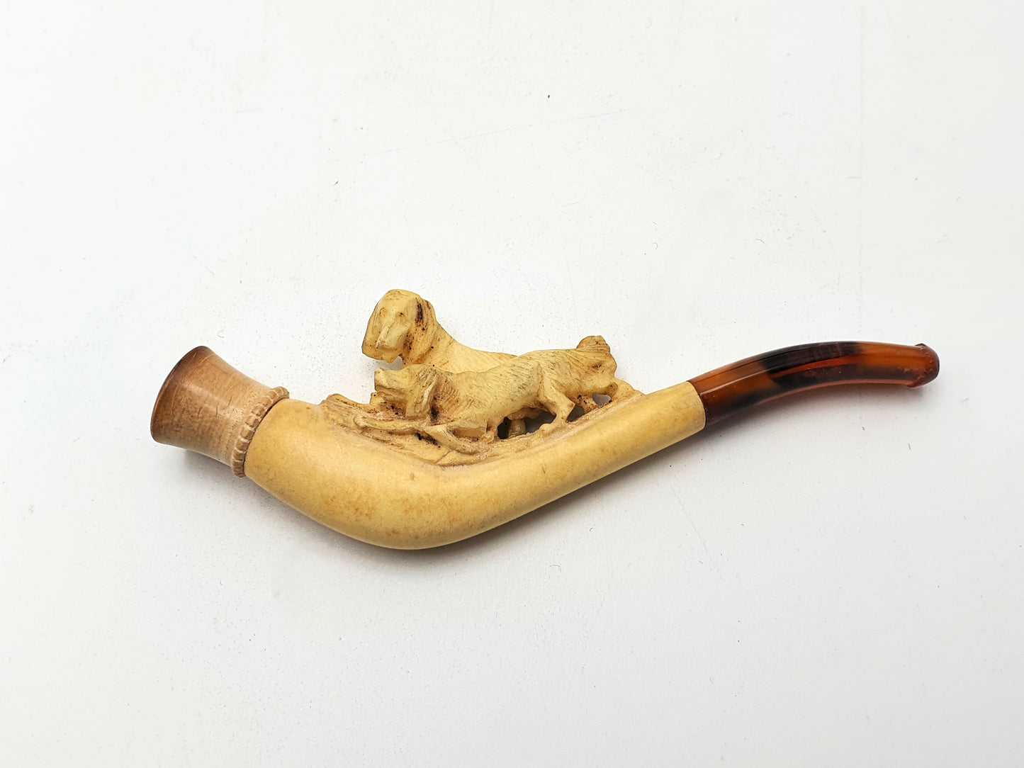 Nice Antique Carved Meerschaum Cheroot Holder with Hunting Dog Motif and Original Fitted Case – circa 1905