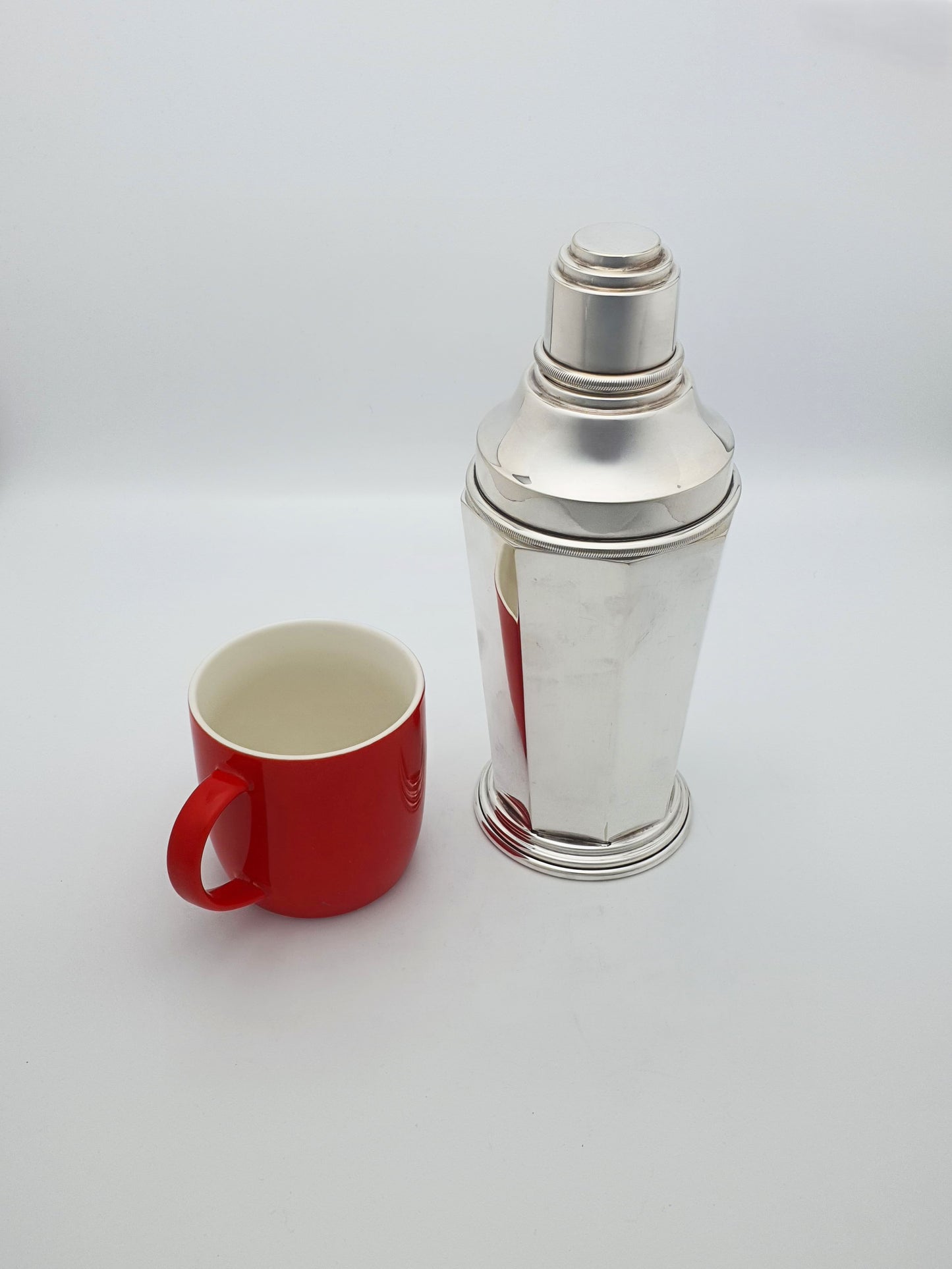 Large Art Deco Silver-Plated Cocktail Shaker with Internal Lemon Squeezer – circa 1930