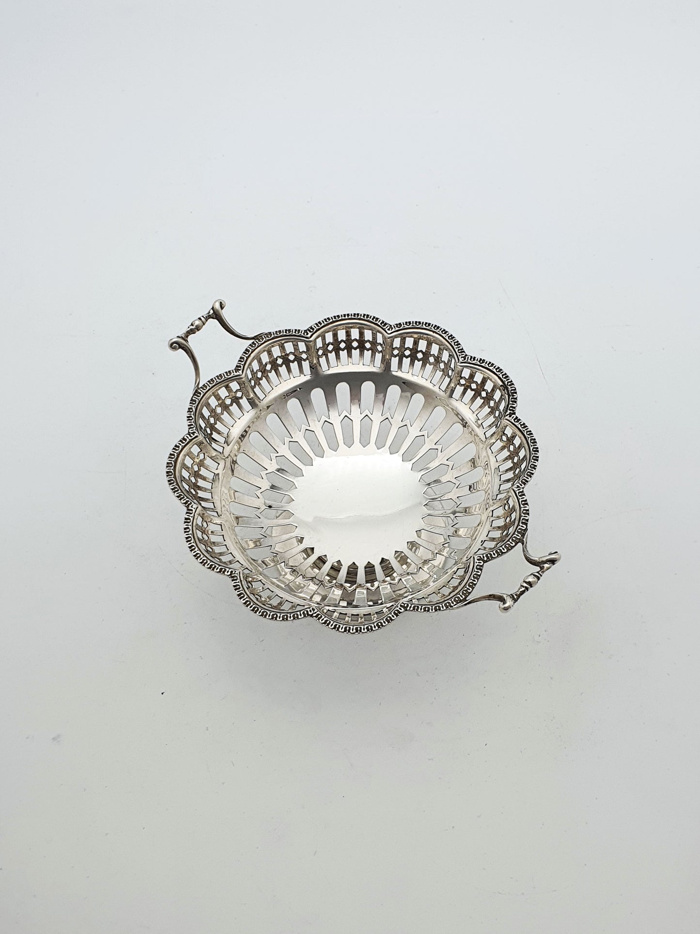 Pretty Antique Edwardian Solid Silver Bonbon Dish by Mappin & Webb - 1923