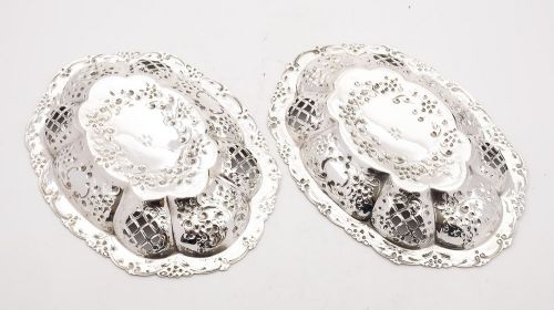 一对漂亮的维多利亚 Liberty & Co. 镀银餐具 - 约 1890 年