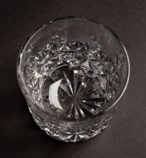 精美 8 件套切割玻璃杯 - 约 1920 年