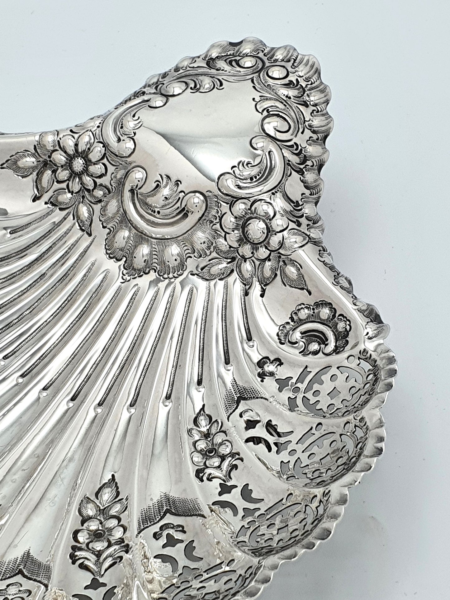 Stunning Antique Edwardian Solid Silver Serving Dish - 1906