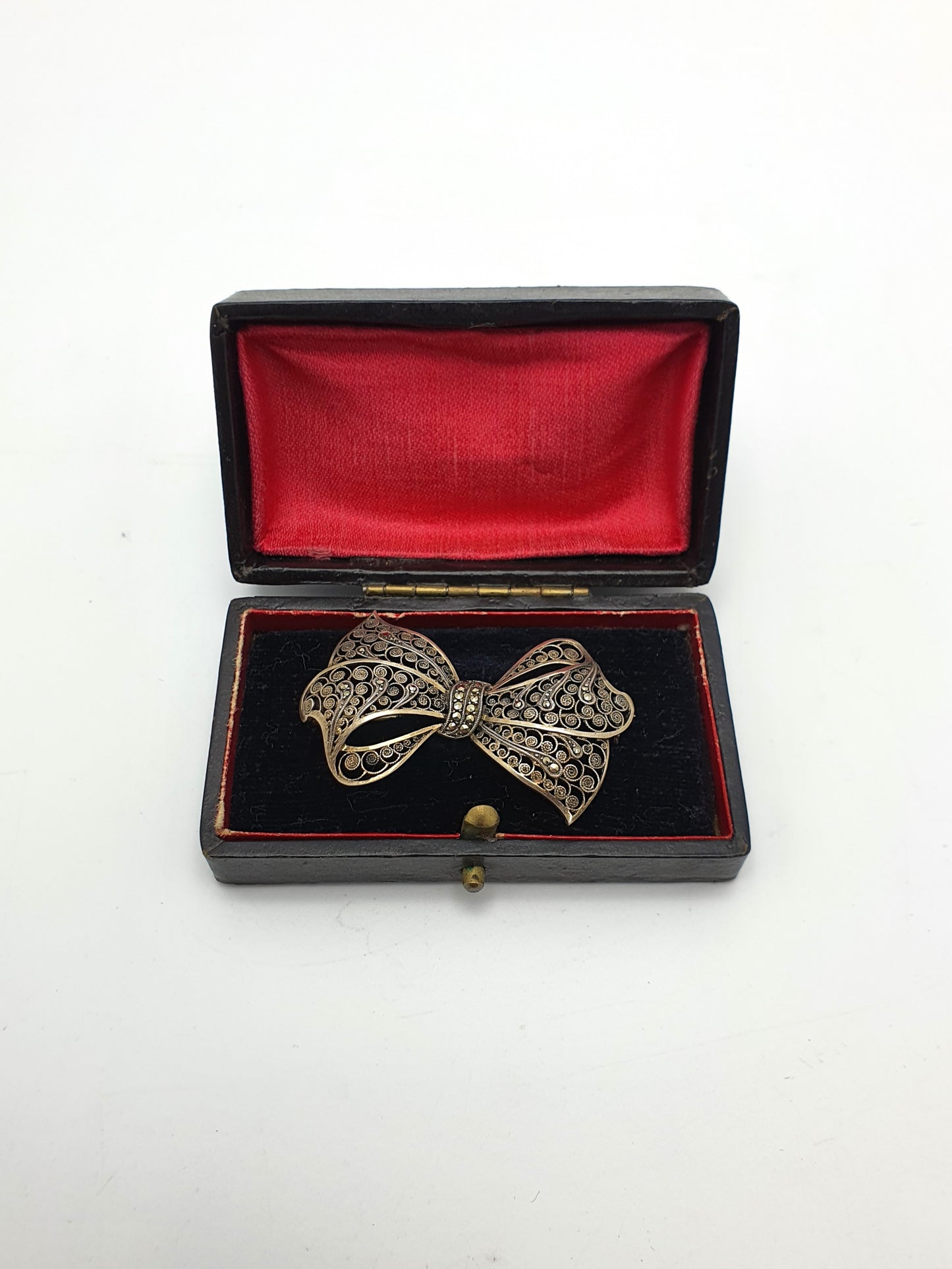 Lovely Antique Silver Filigree Bow Brooch with Delicate Marcasite Accents – circa 1930