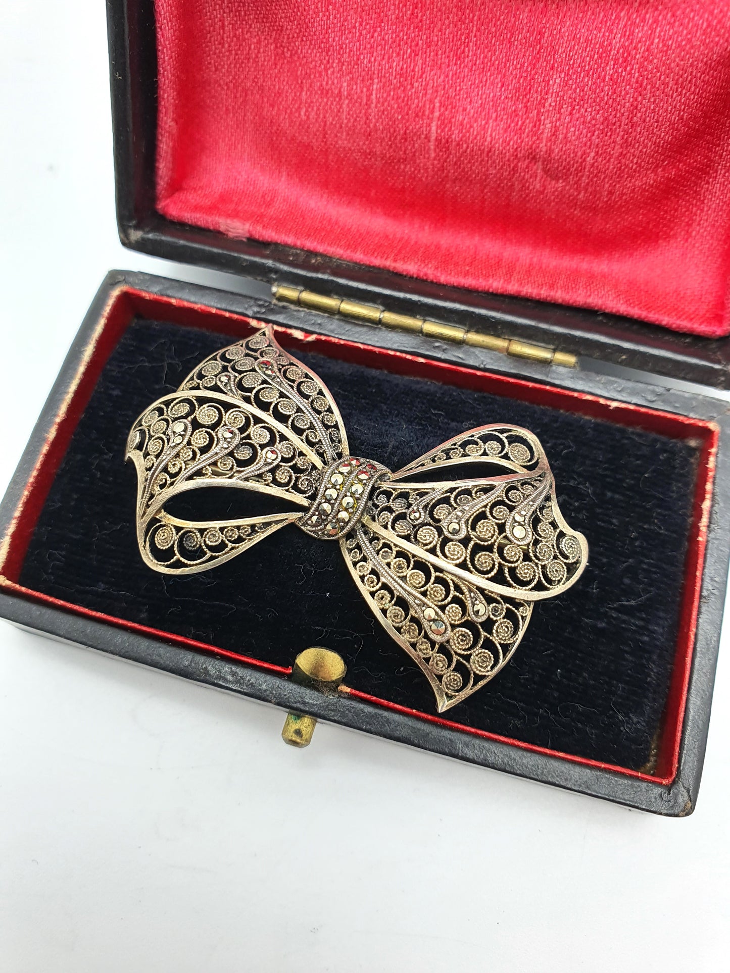 Lovely Antique Silver Filigree Bow Brooch with Delicate Marcasite Accents – circa 1930
