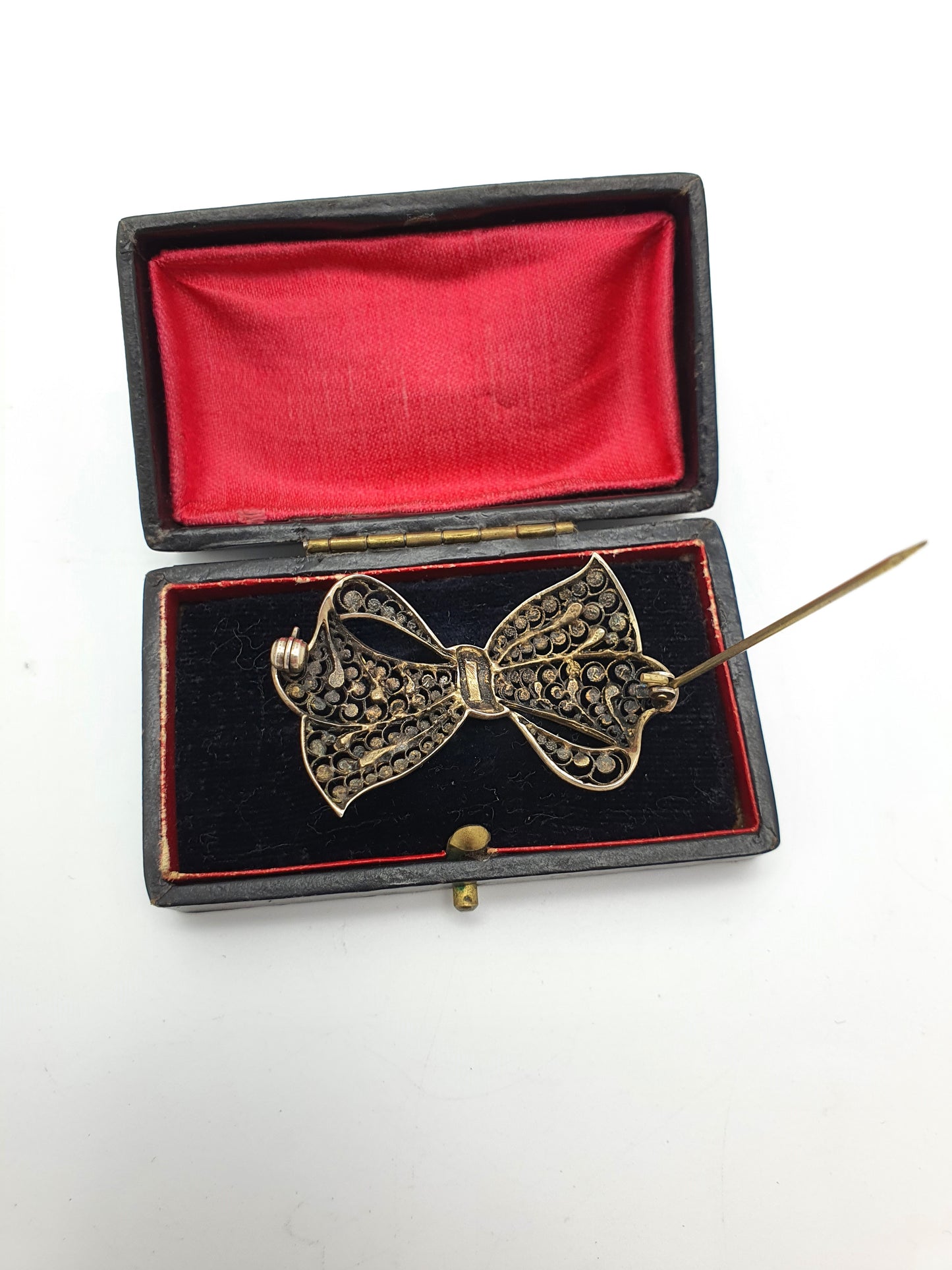 Lovely Antique Silver Filigree Bow Brooch with Delicate Marcasite Accents – circa 1930