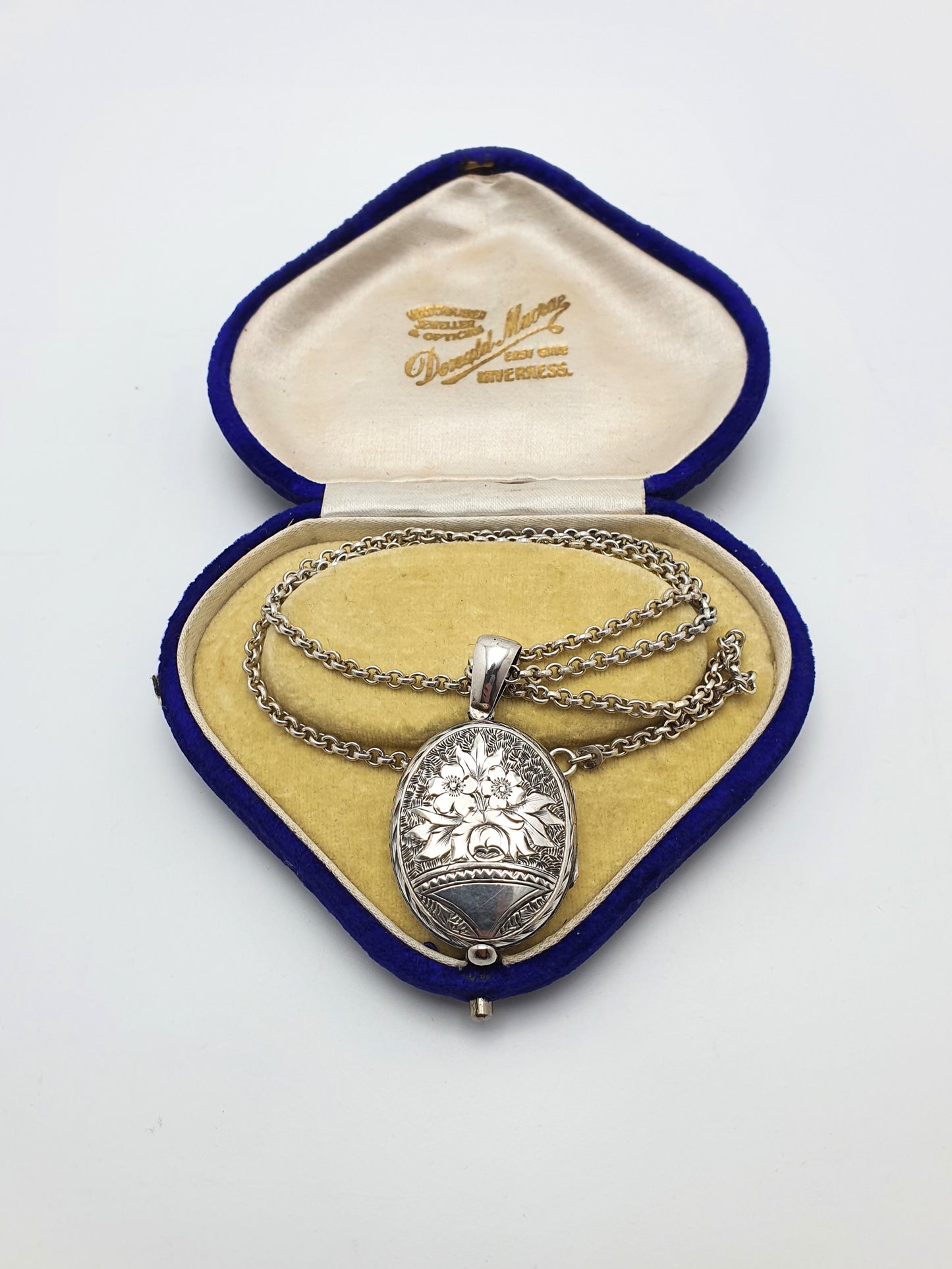 Pretty Antique Sterling Silver Sweetheart Locket Necklace – circa 1920