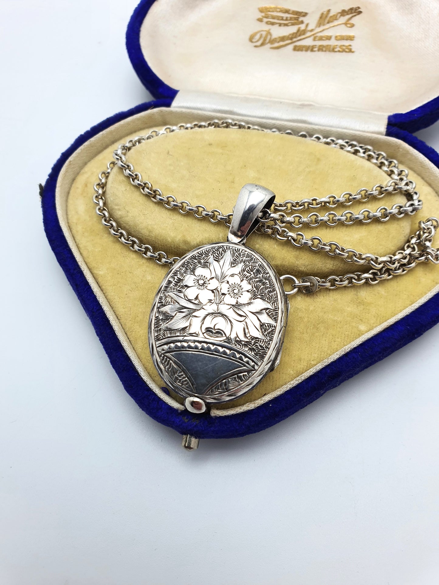 Pretty Antique Sterling Silver Sweetheart Locket Necklace – circa 1920