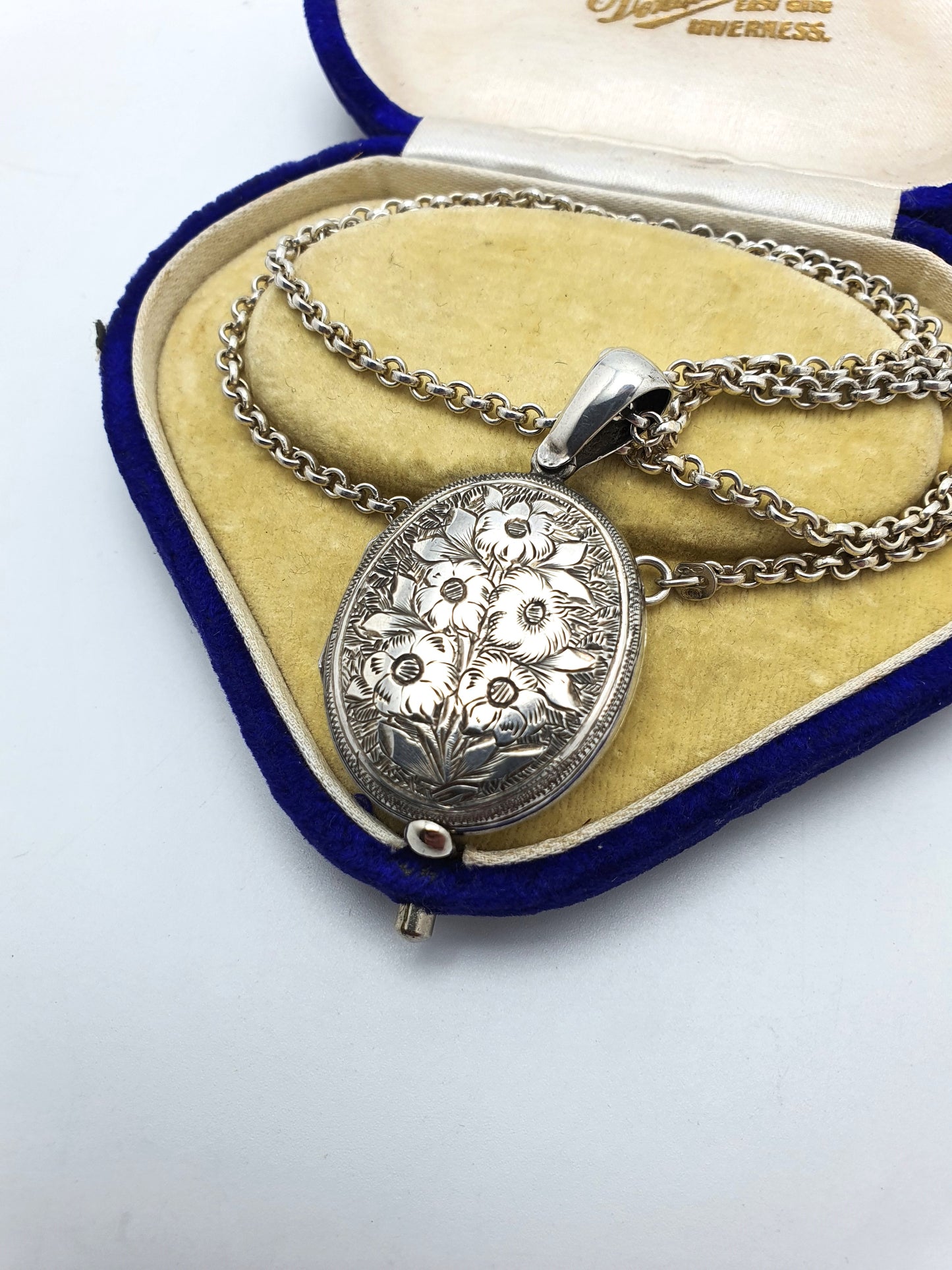 Pretty Antique Sterling Silver Sweetheart Locket Necklace – circa 1920