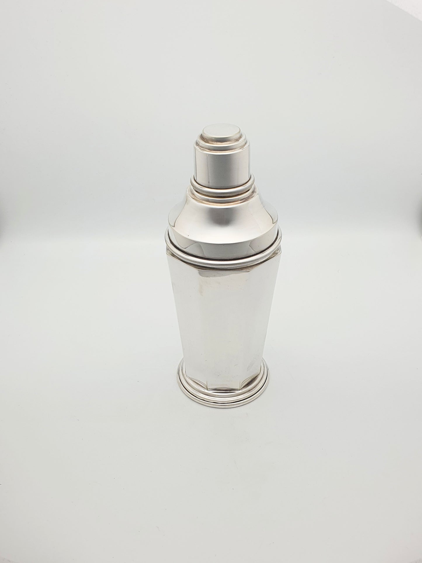Large Art Deco Silver-Plated Cocktail Shaker with Internal Lemon Squeezer – circa 1930