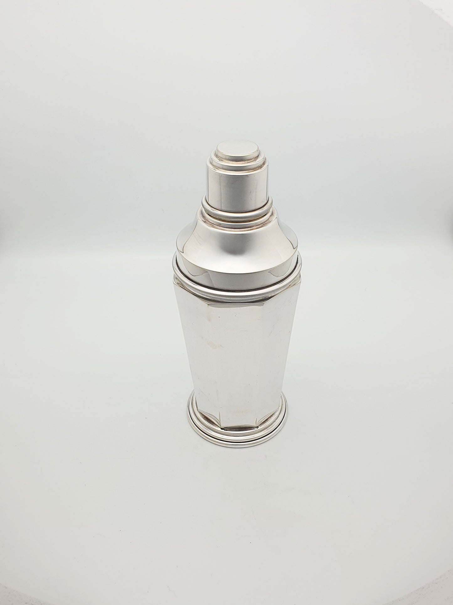 Large Art Deco Silver-Plated Cocktail Shaker with Internal Lemon Squeezer – circa 1930