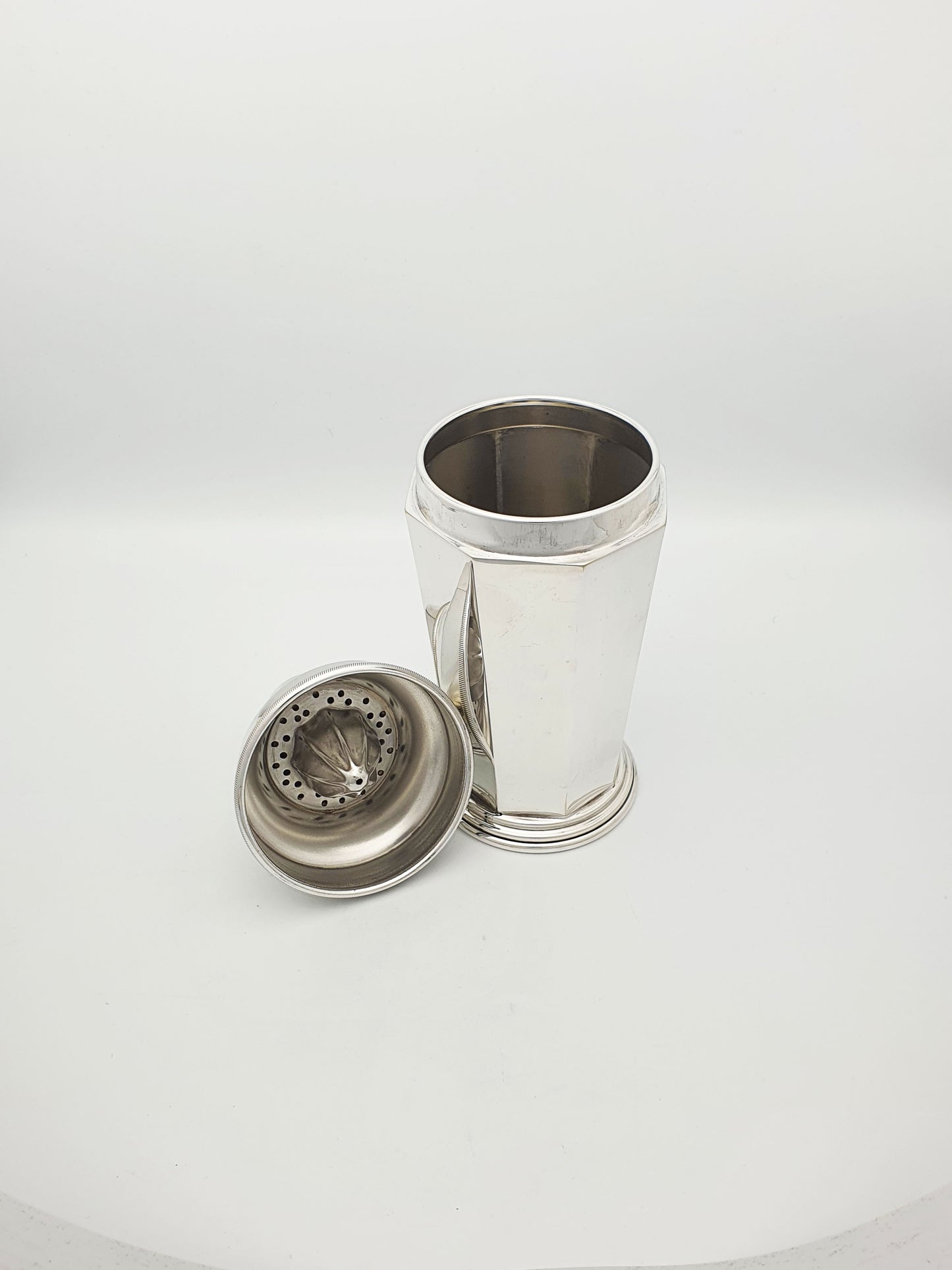 Large Art Deco Silver-Plated Cocktail Shaker with Internal Lemon Squeezer – circa 1930