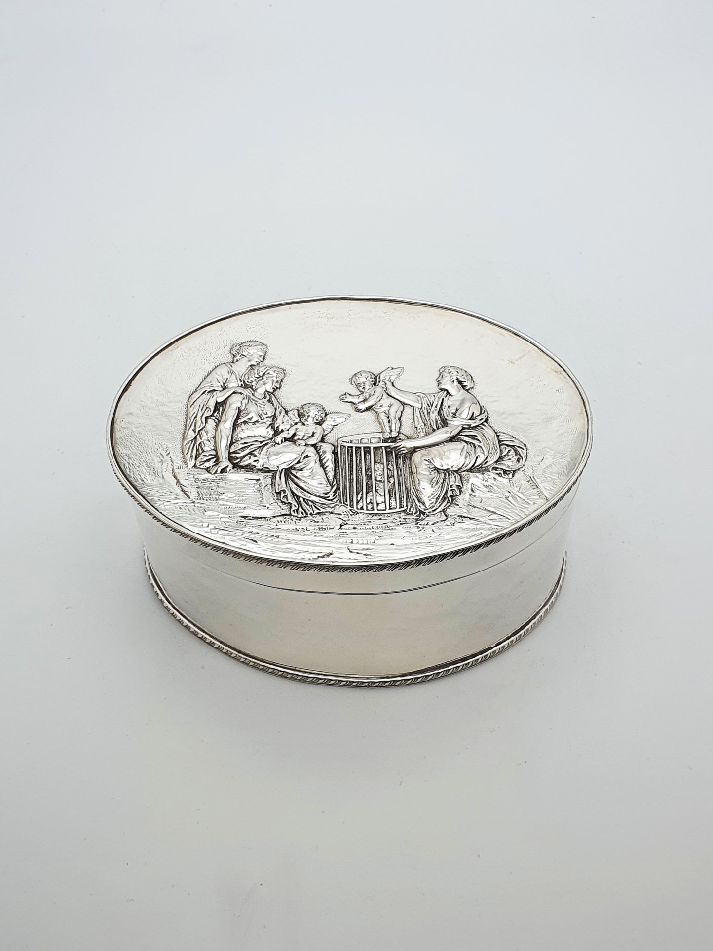 Antique Edwardian cookie/biscuit box - English - Circa 1905