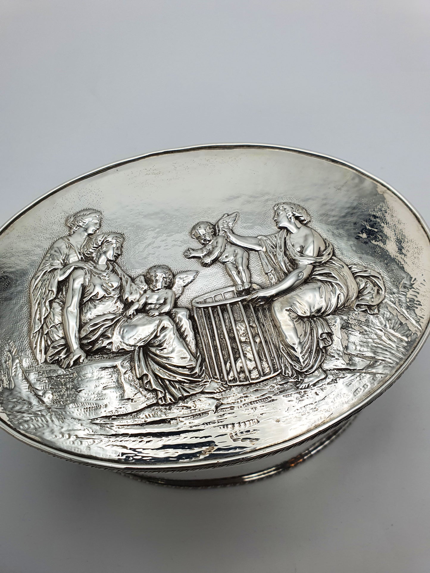 Antique Edwardian cookie/biscuit box - English - Circa 1905