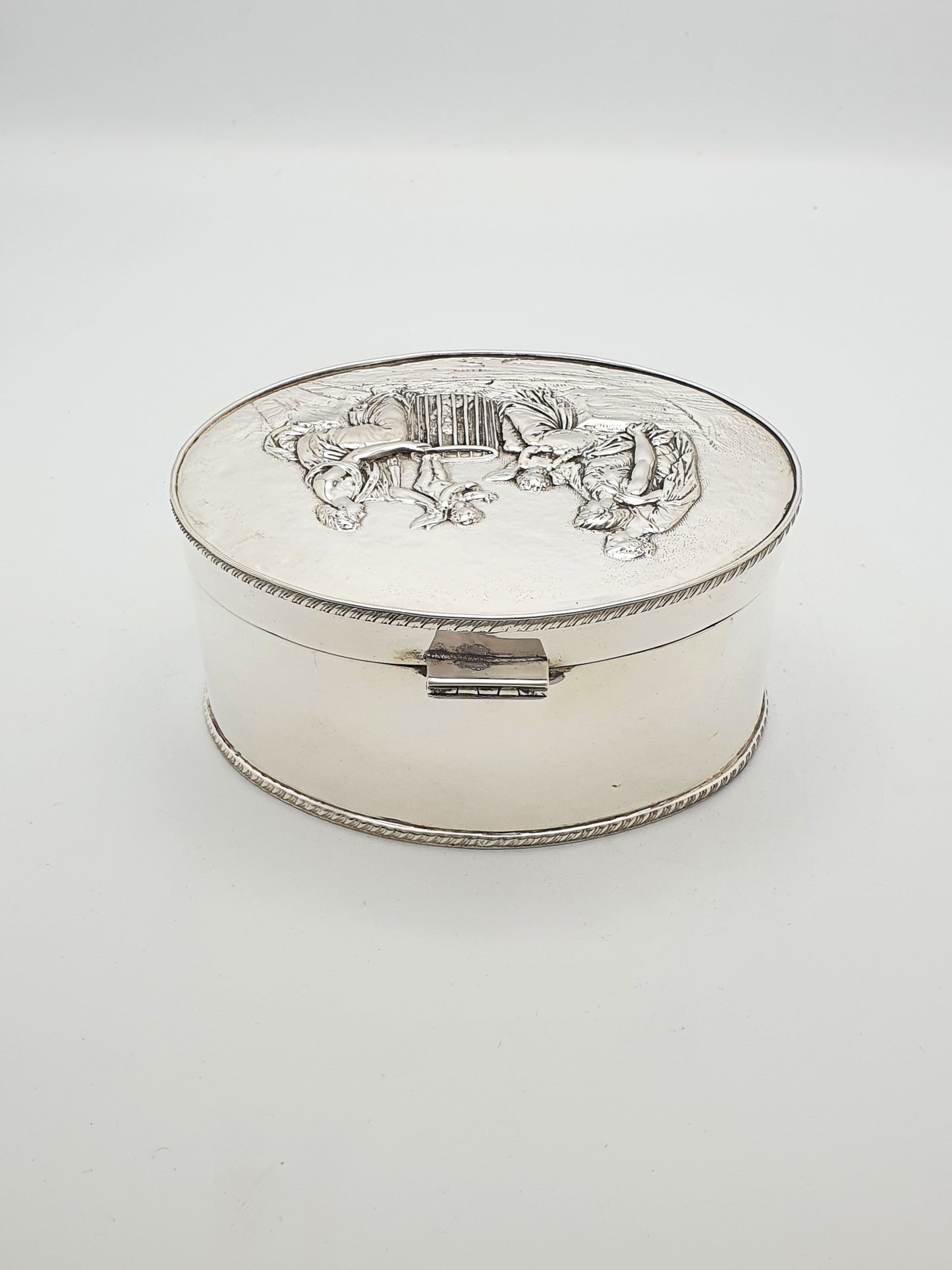 Antique Edwardian cookie/biscuit box - English - Circa 1905