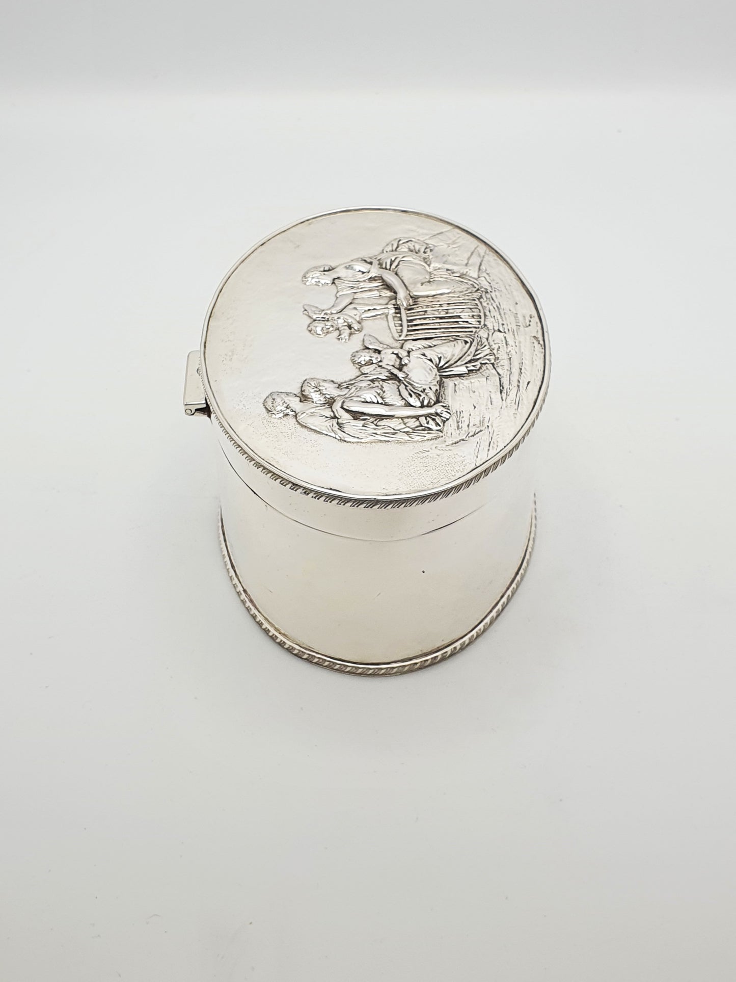 Antique Edwardian cookie/biscuit box - English - Circa 1905