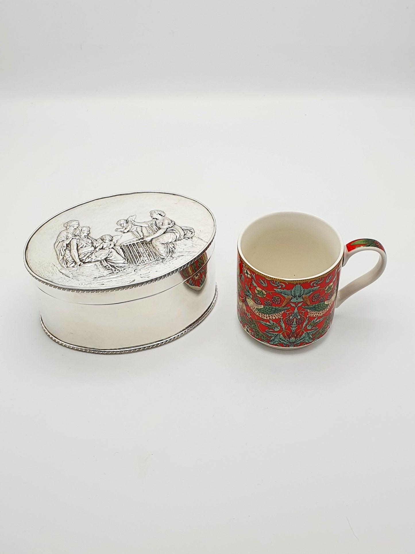 Antique Edwardian cookie/biscuit box - English - Circa 1905