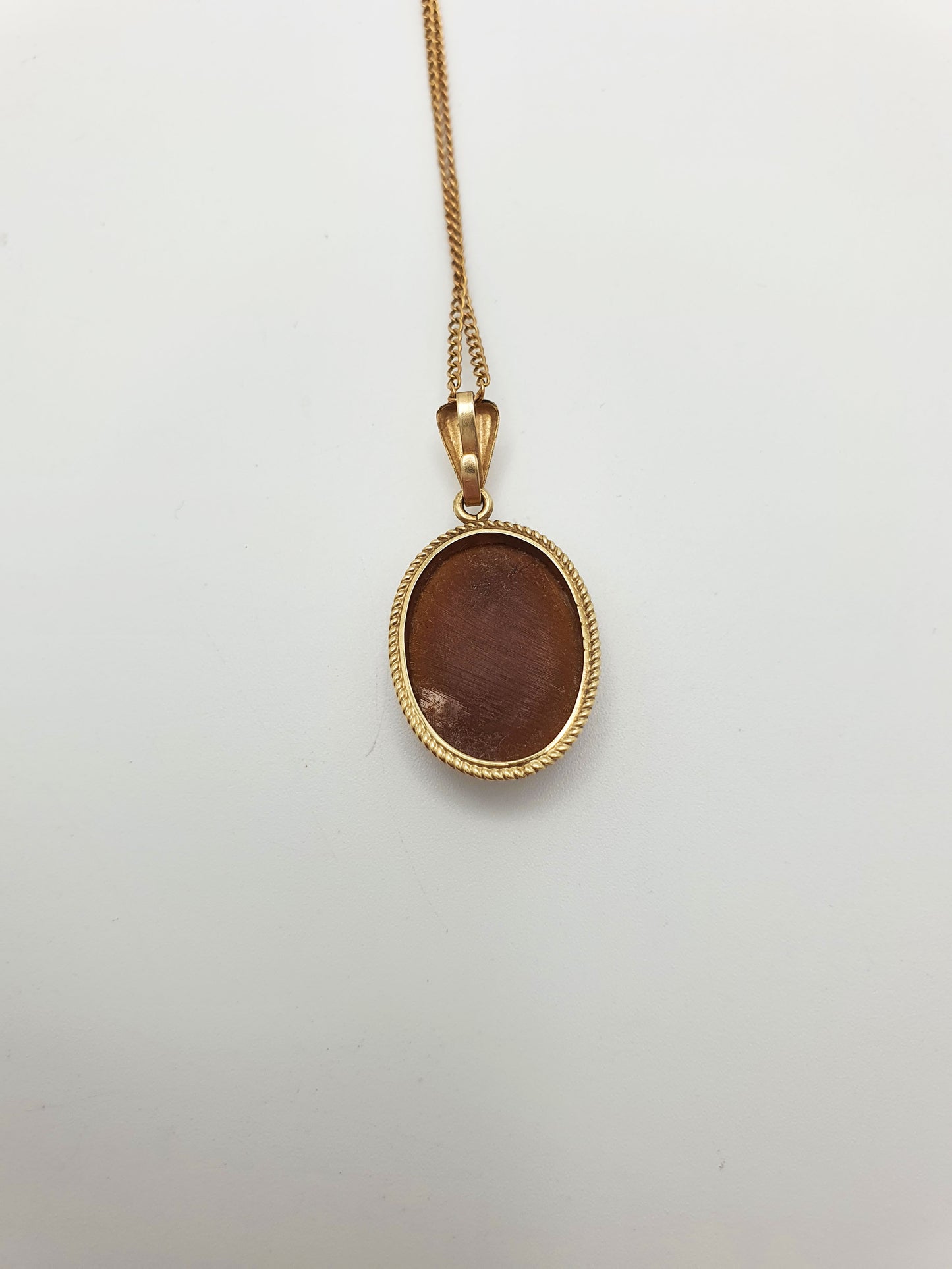 Lovely Vintage 9ct Gold Cameo Pendant Necklace – circa 1960