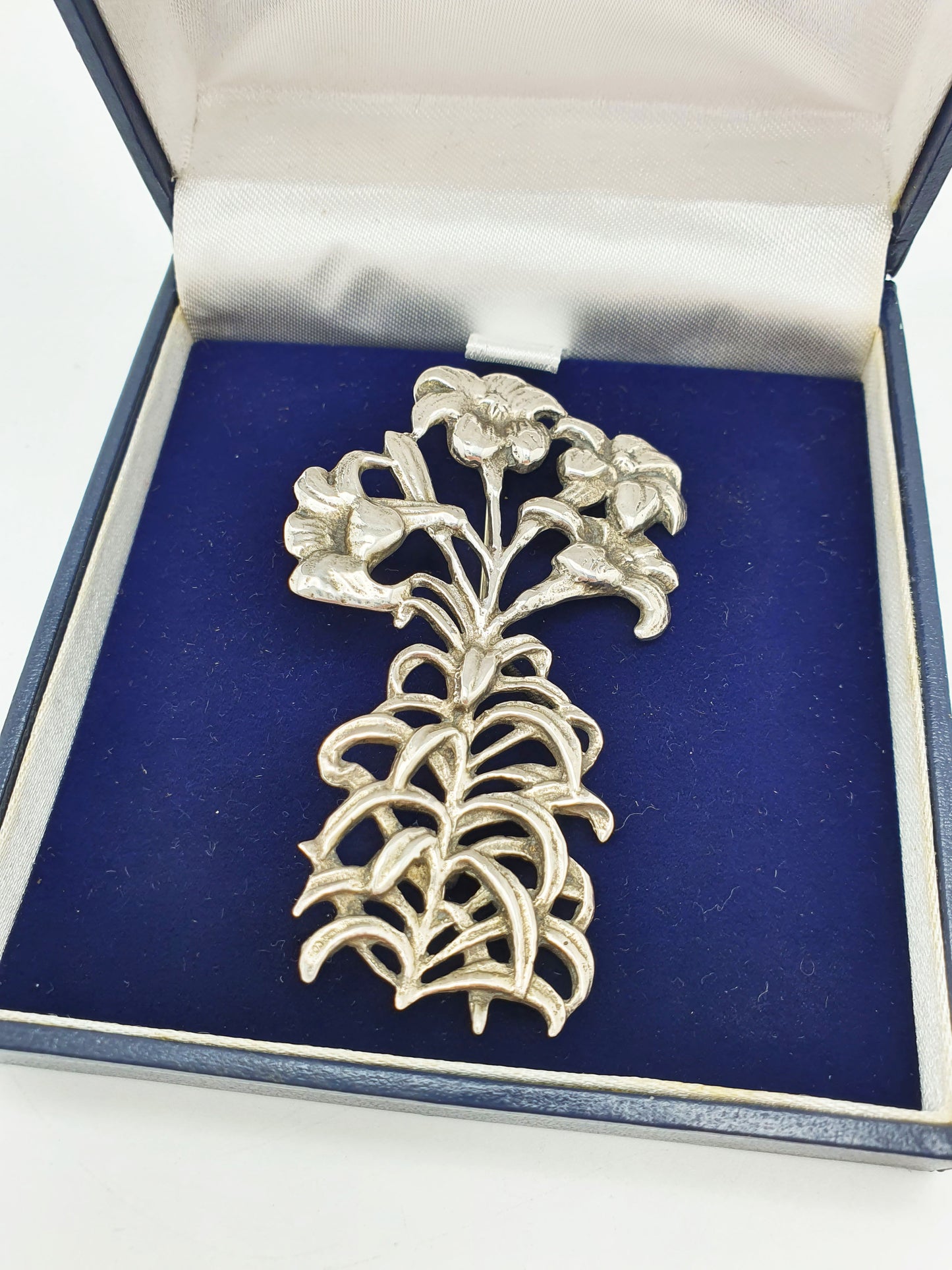 Nice Vintage Solid Silver Lily Brooch in Presentation Box – circa 1960