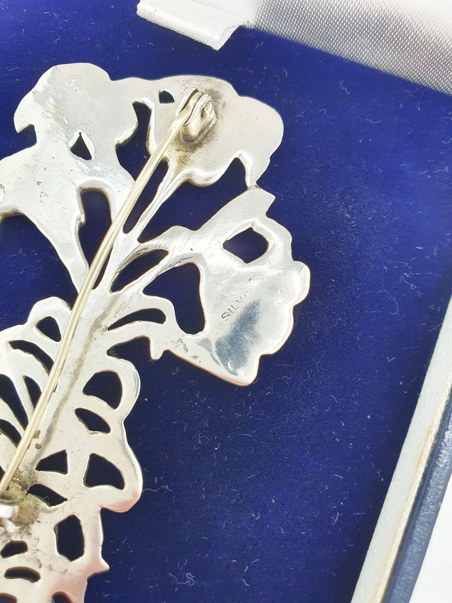 Nice Vintage Solid Silver Lily Brooch in Presentation Box – circa 1960