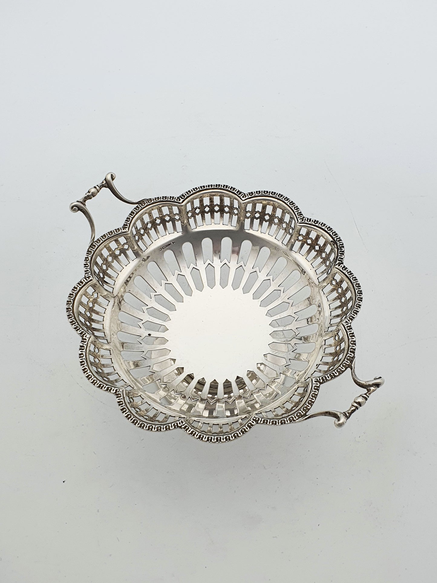 Pretty Antique Edwardian Solid Silver Bonbon Dish by Mappin & Webb - 1923