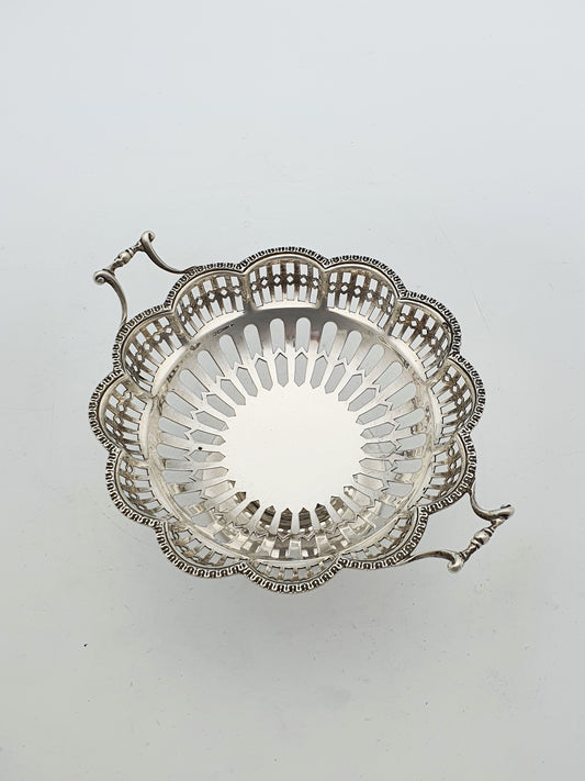 Pretty Antique Edwardian Solid Silver Bonbon Dish by Mappin & Webb - 1923