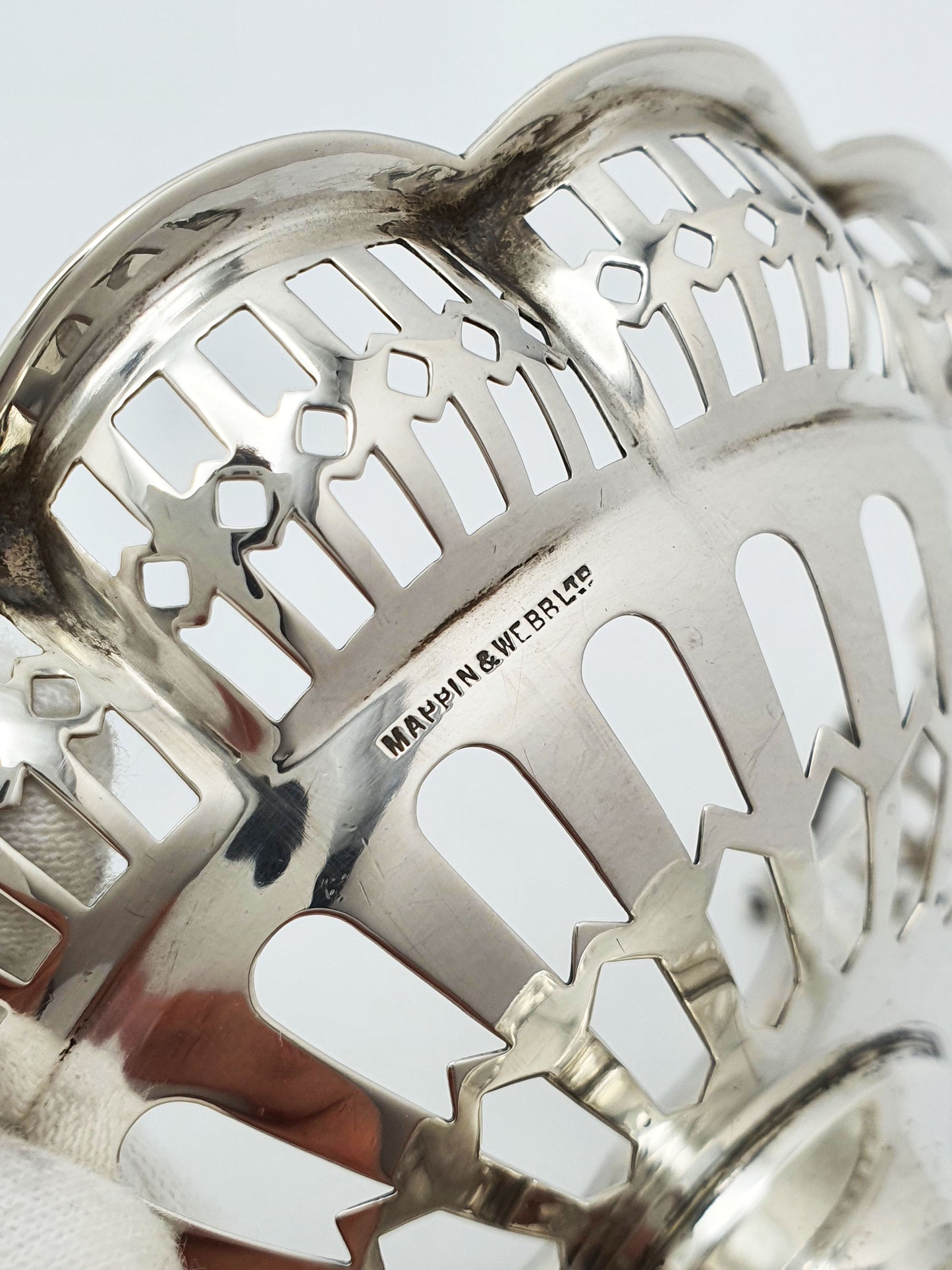 Pretty Antique Edwardian Solid Silver Bonbon Dish by Mappin & Webb - 1923