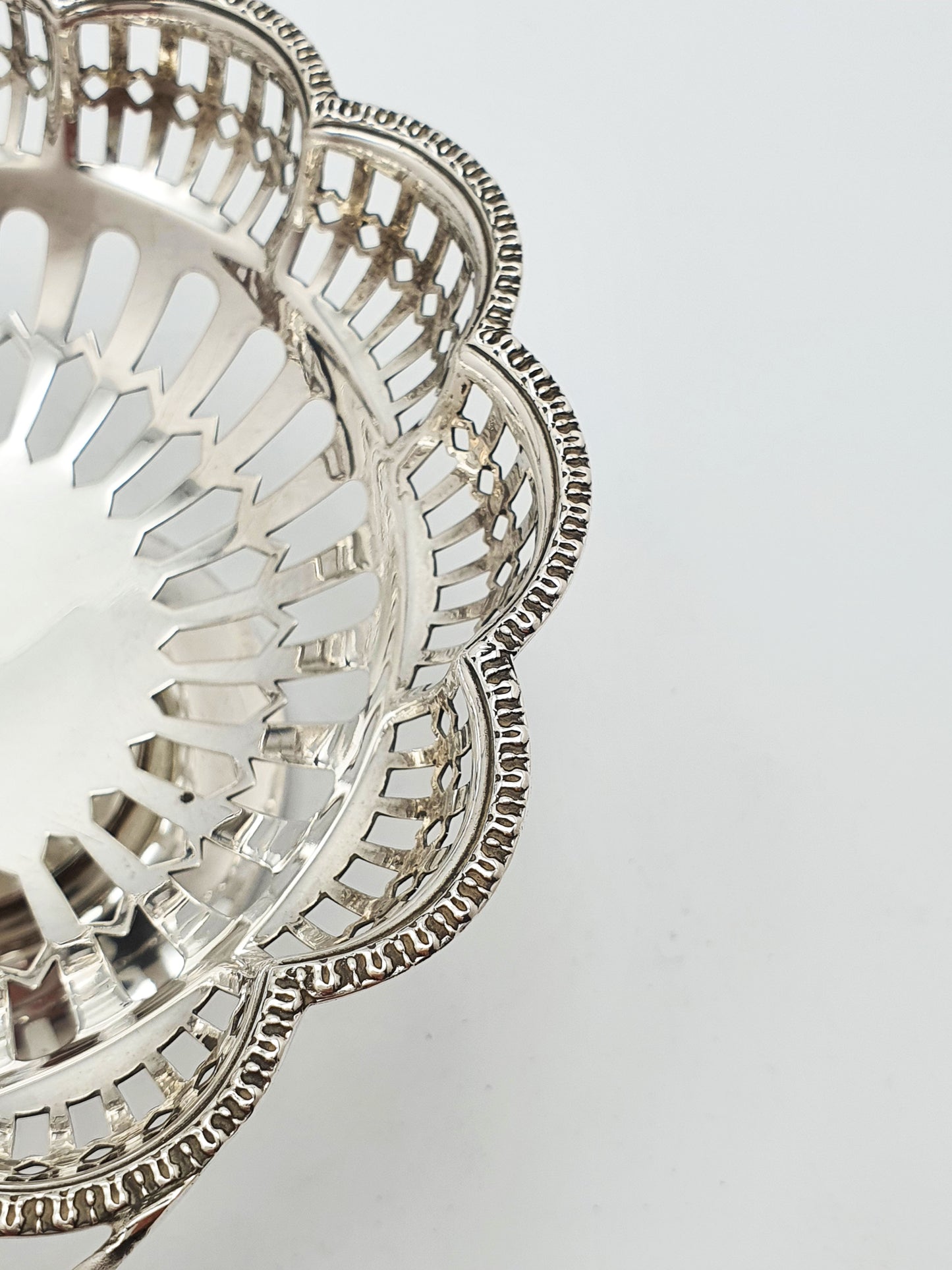 Pretty Antique Edwardian Solid Silver Bonbon Dish by Mappin & Webb - 1923
