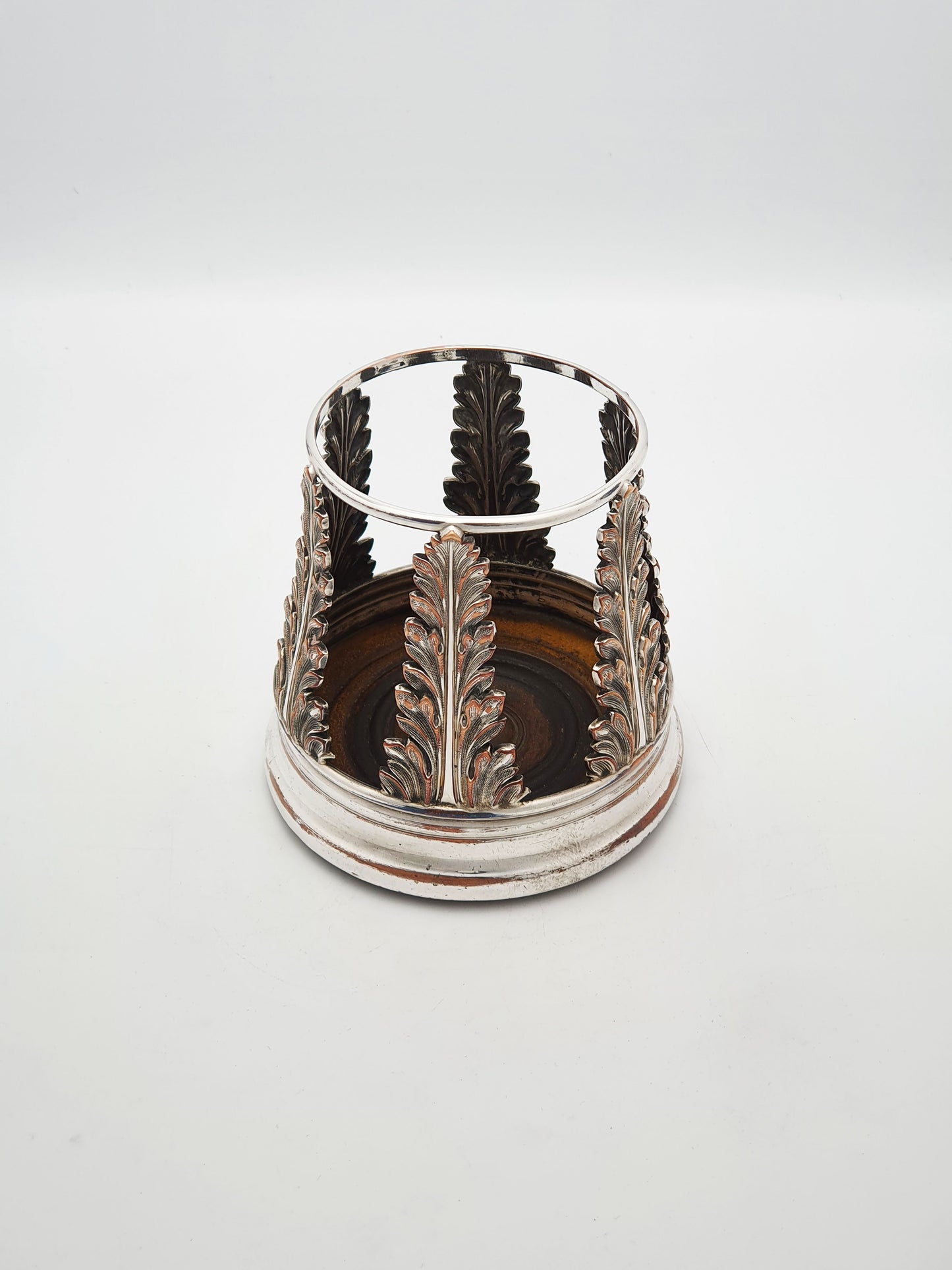 Unusual Georgian Sheffield-Plated Single Wine Bottle Coaster with Acanthus Detail – circa 1820