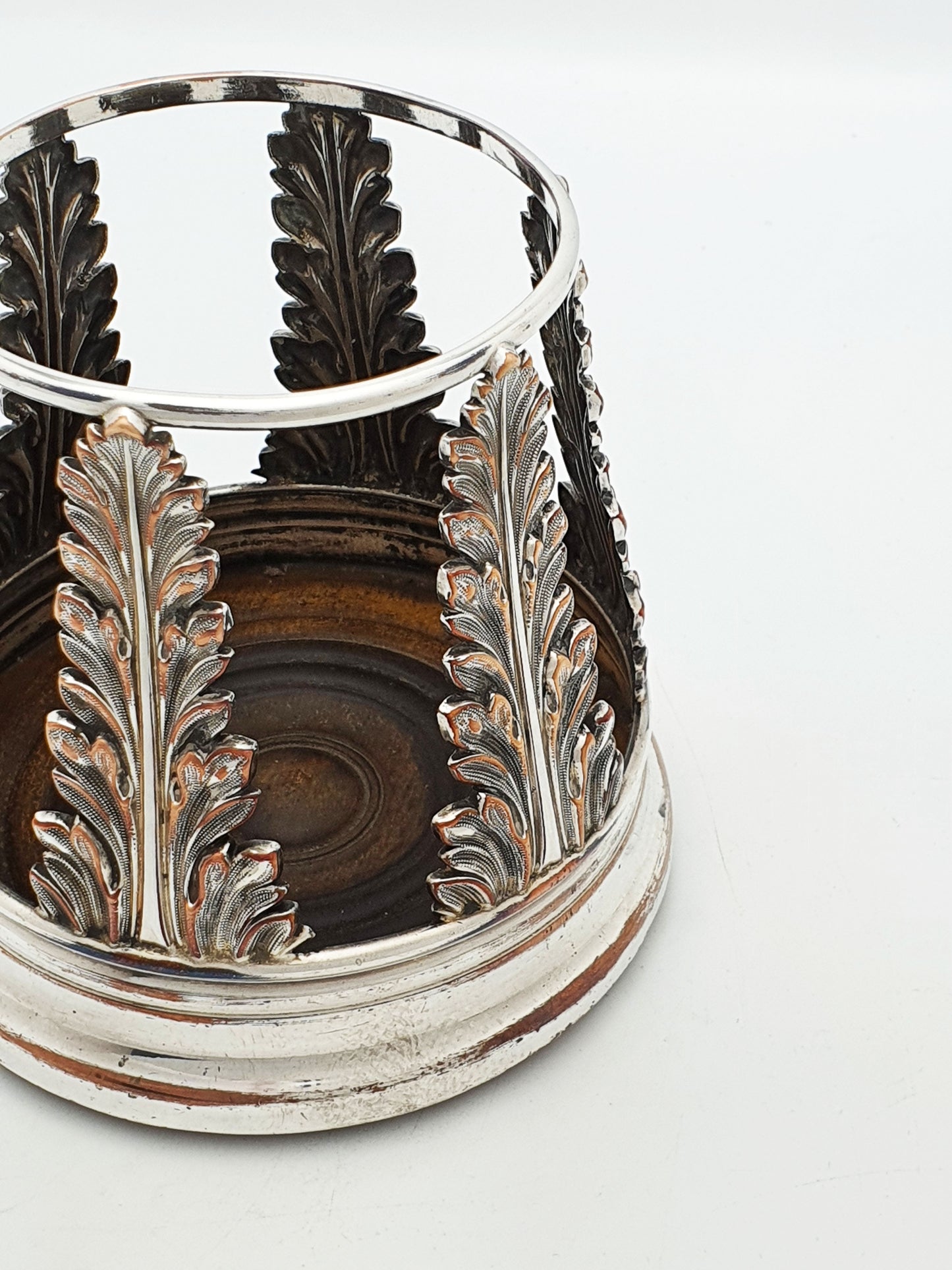 Unusual Georgian Sheffield-Plated Single Wine Bottle Coaster with Acanthus Detail – circa 1820