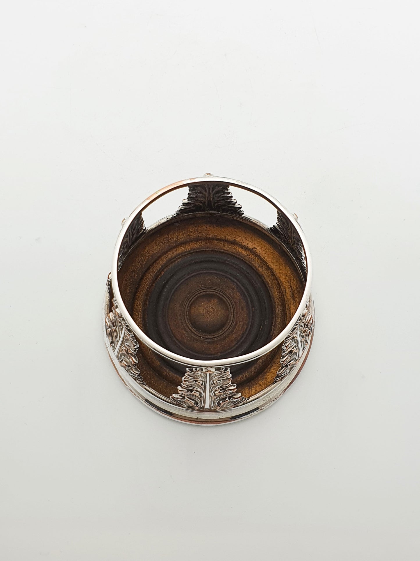 Unusual Georgian Sheffield-Plated Single Wine Bottle Coaster with Acanthus Detail – circa 1820