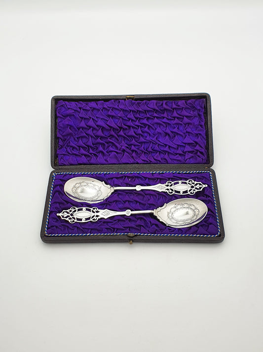 Beautiful pair of Antique George V Sterling Silver Preserve Spoons - 1919