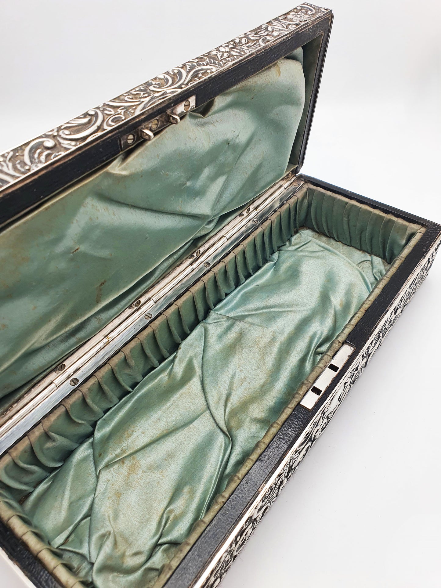 Fabulous Antique Sterling Silver Repoussé Jewellery or Trinket Box - 1897