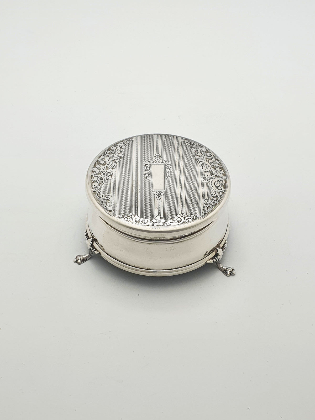 Gorgeous Elizabeth II Sterling Silver Jewellery Box With Engraved Lid - 1976