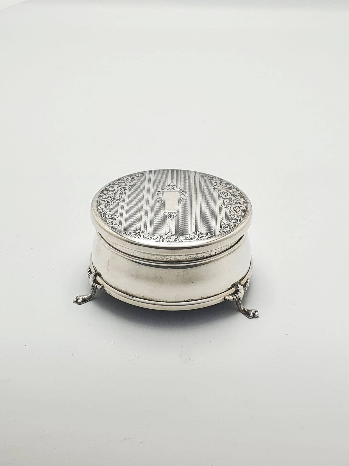 Gorgeous Elizabeth II Sterling Silver Jewellery Box With Engraved Lid - 1976