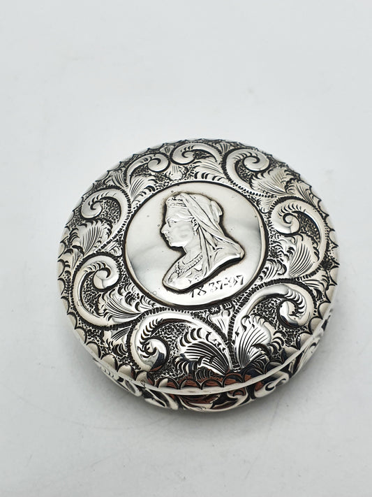 Lovely Antique Queen Victoria Diamond Jubilee Silver & Gilt Snuff Box - 1897