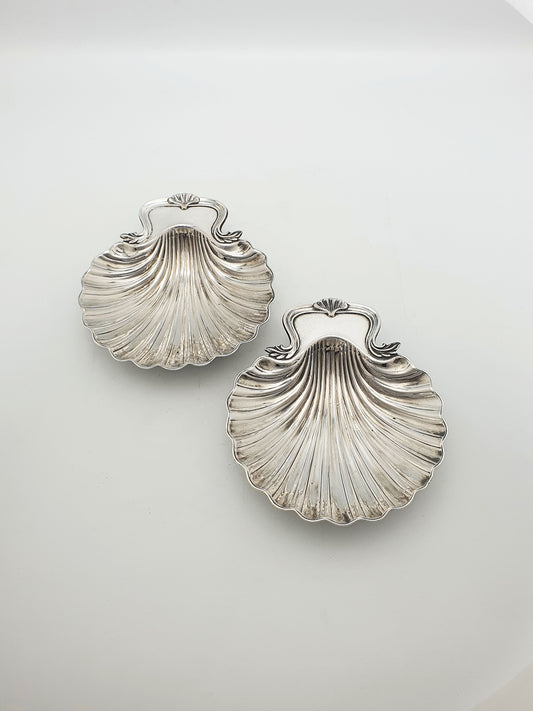 Beautiful Pair of Georgian Sheffield Plated Scallop Shell Dishes – circa 1820