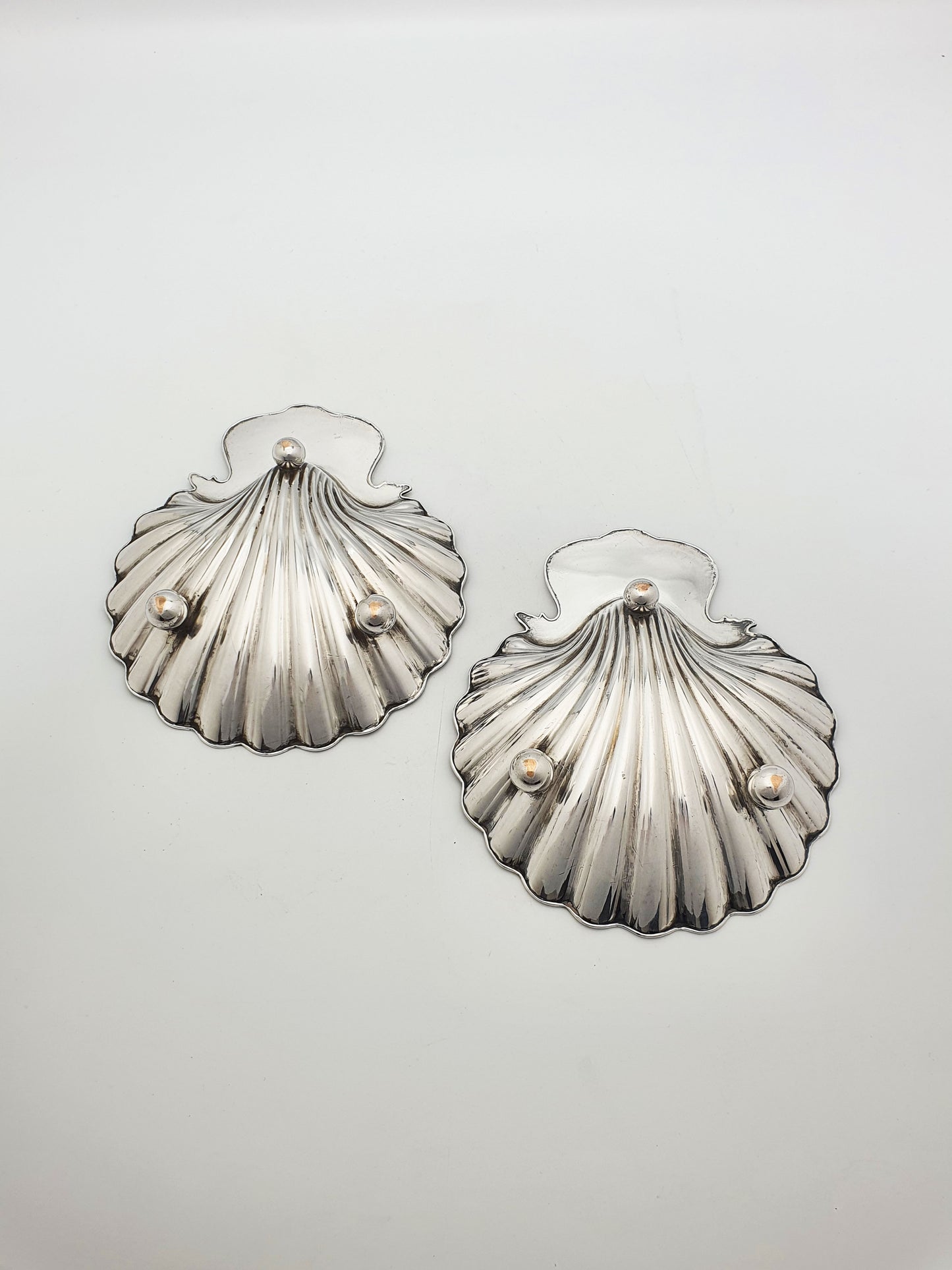 Beautiful Pair of Georgian Sheffield Plated Scallop Shell Dishes – circa 1820