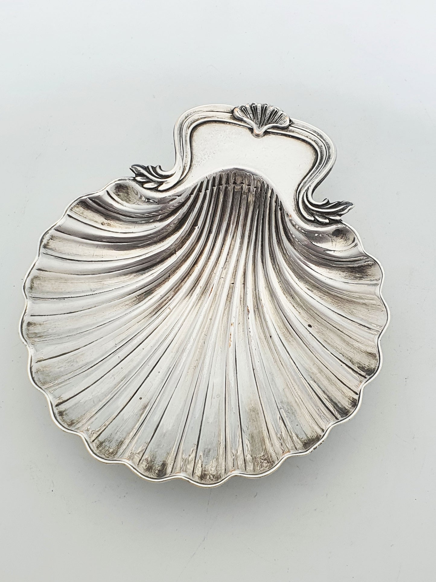 Beautiful Pair of Georgian Sheffield Plated Scallop Shell Dishes – circa 1820