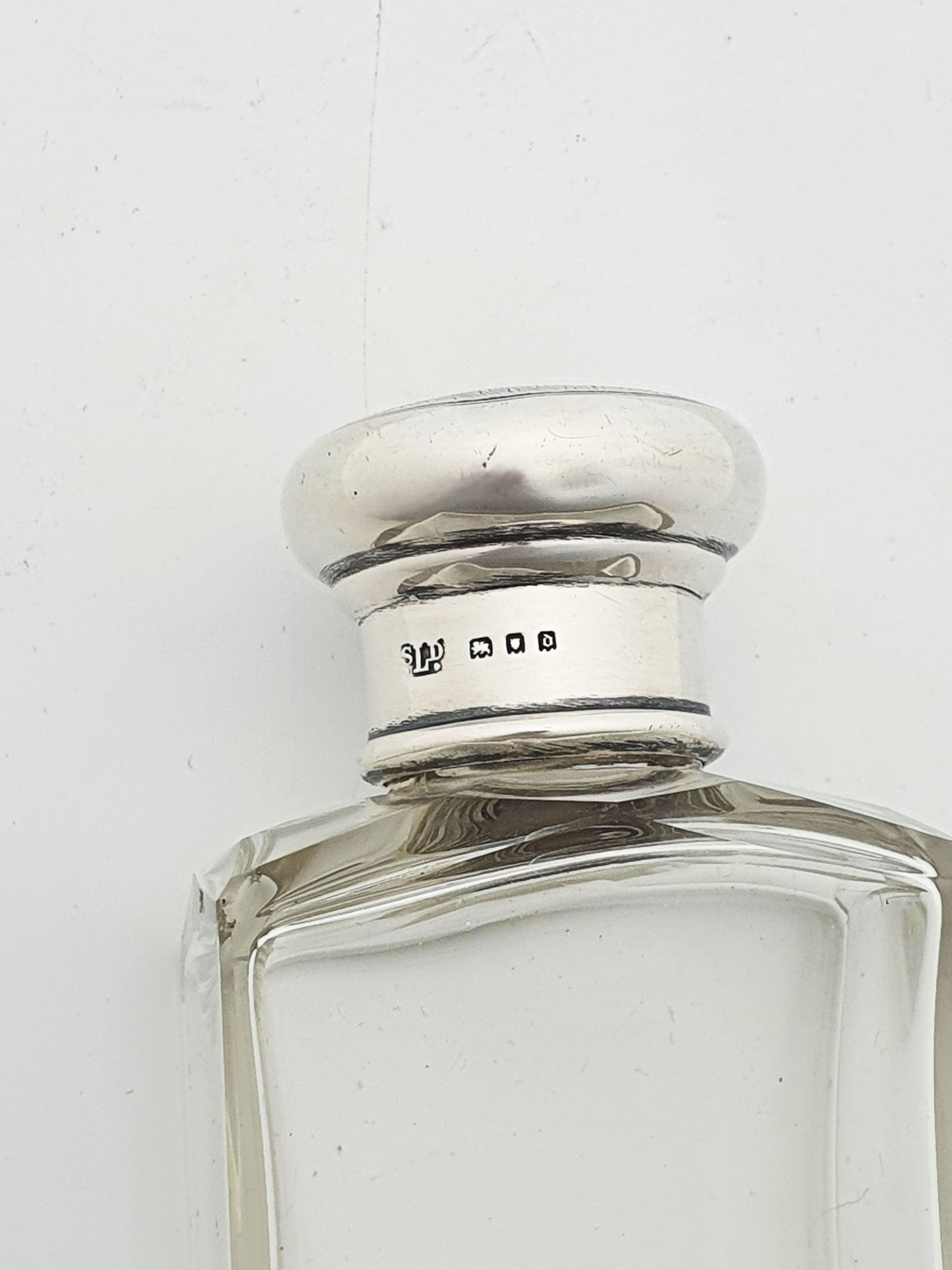 Nice Antique Edwardian Glass and Silver Topped Scent Bottle - 1919