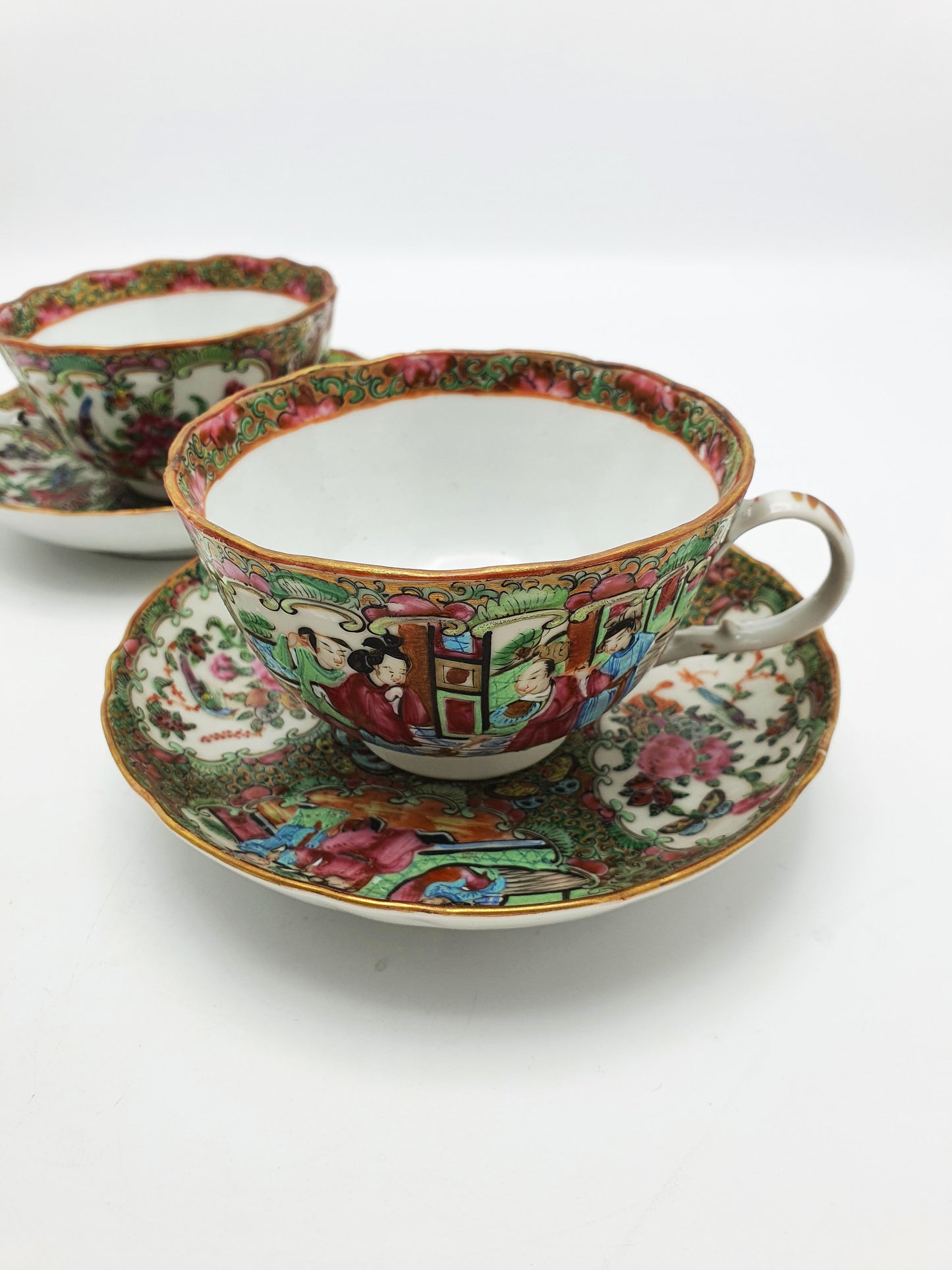 Pair of Antique Qing Dynasty Rose Medallion Teacups & Saucers – circa 1850