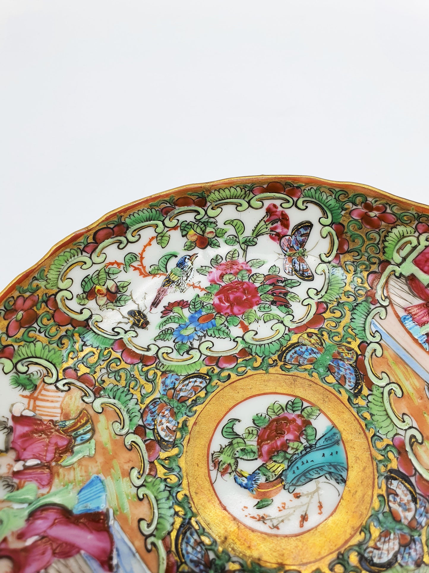Pair of Antique Qing Dynasty Rose Medallion Teacups & Saucers – circa 1850