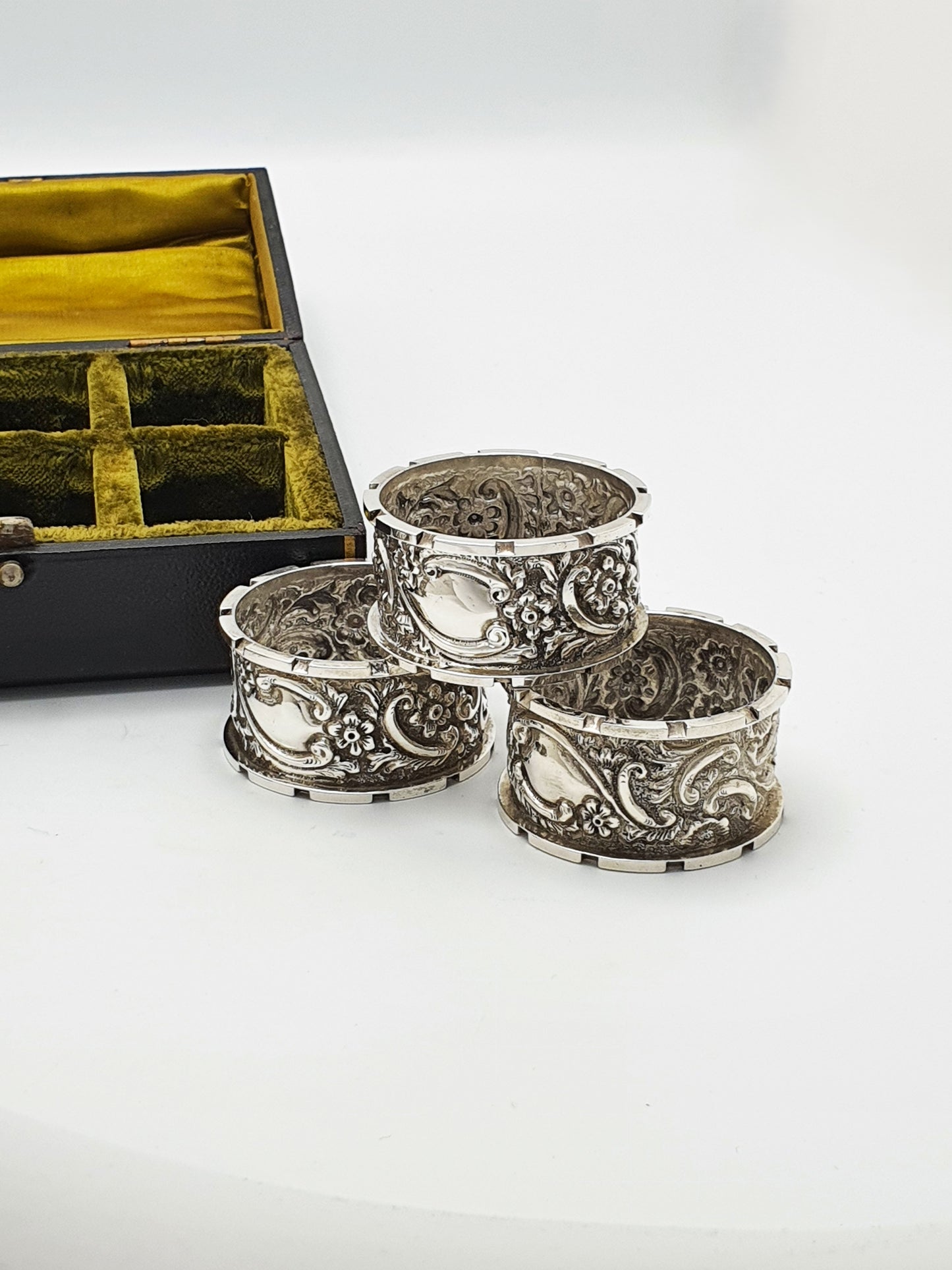 Nice Boxed Set of 6 Ornate Antique Victorian Silver Plated Napkin Rings – circa 1890