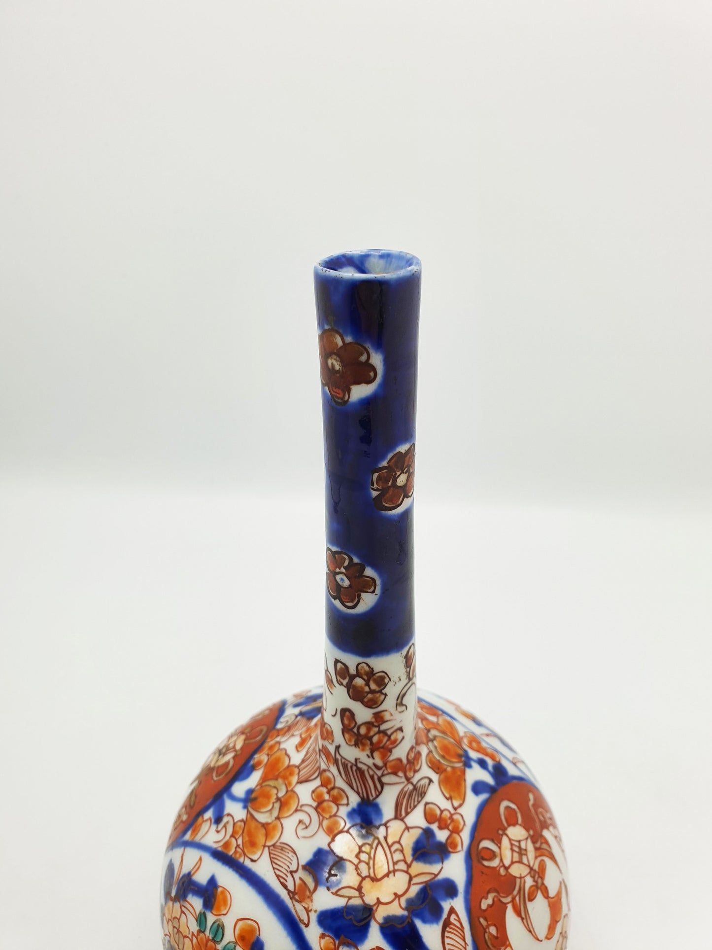 Lovely Antique Japanese Imari Slender Neck Vase – circa 1900
