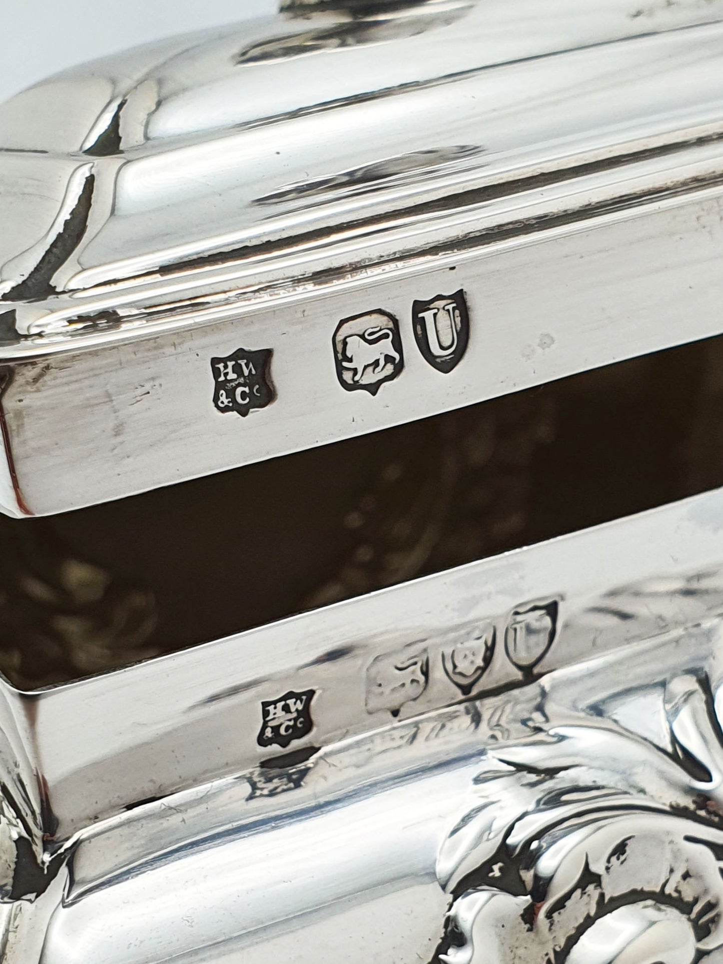 Superb Antique Victorian Sterling Silver Tea Caddy - London, 1895