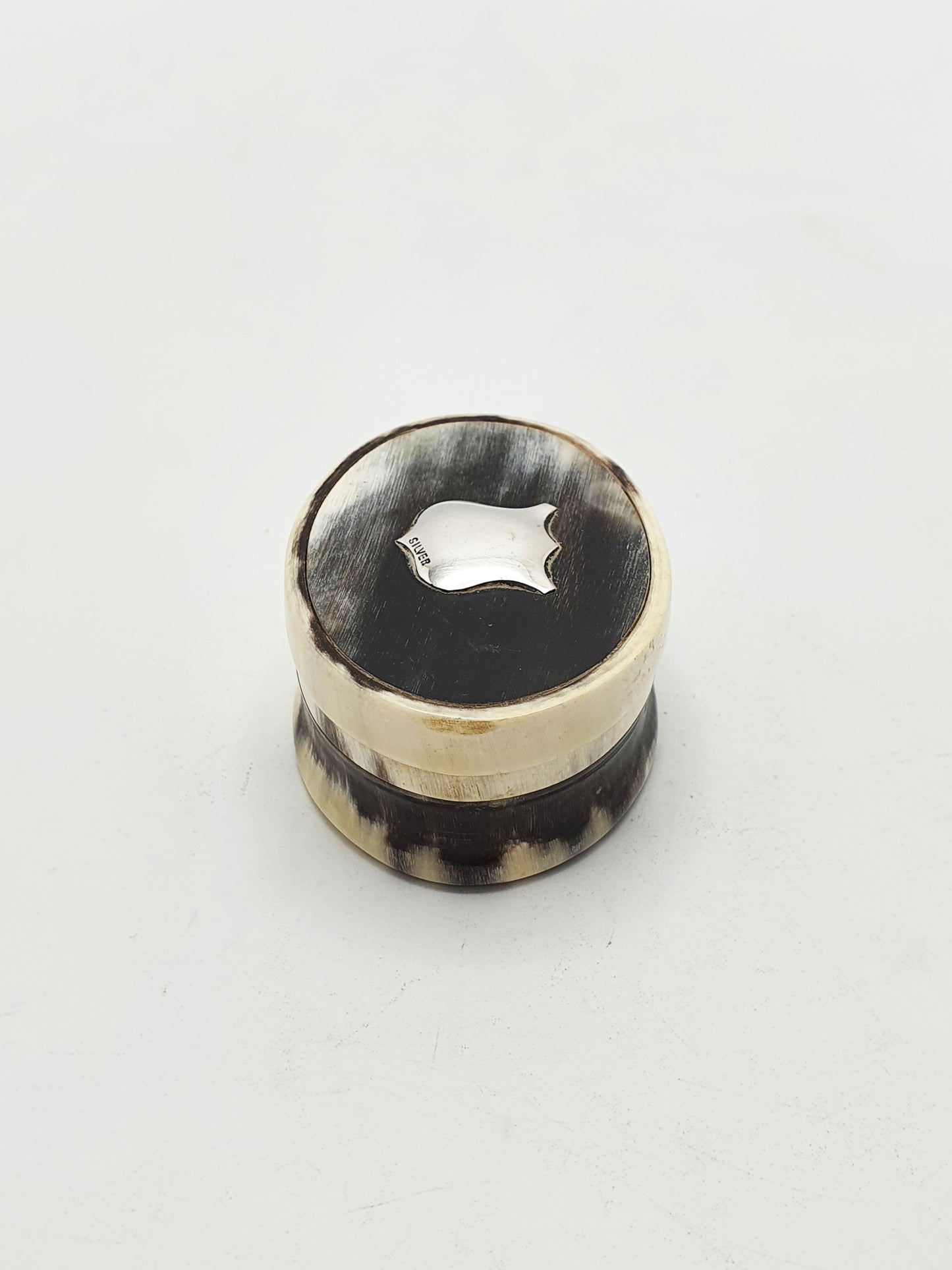 Nice Antique Scottish Horn Snuff Box with Silver Shield Cartouche – circa 1890