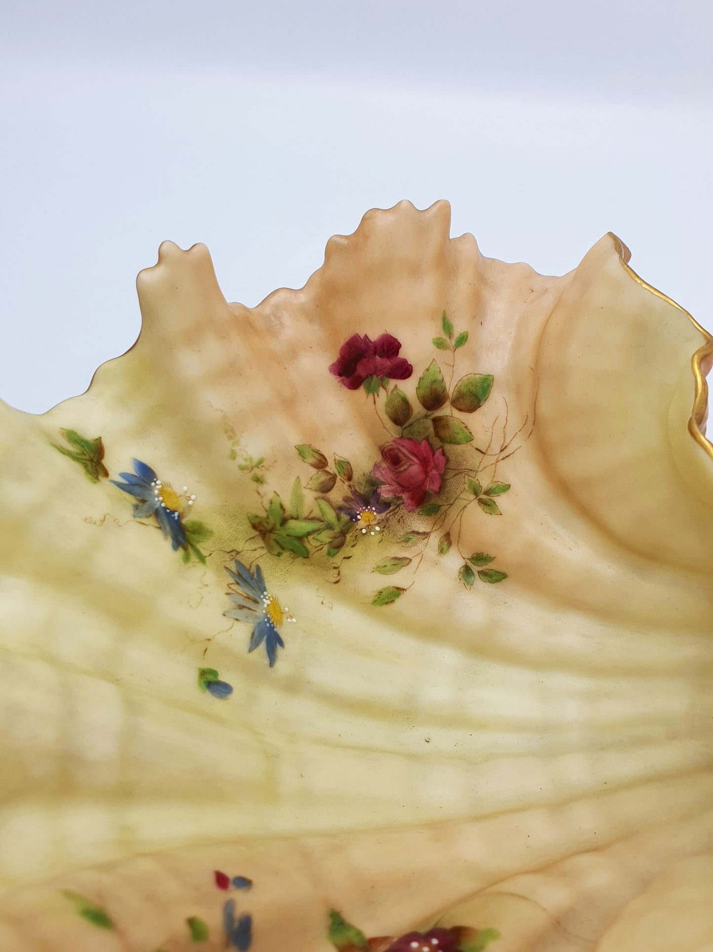 Royal Worcester Blush Ivory Shell Dish with Gilt Edge and Floral Sprays – 1900