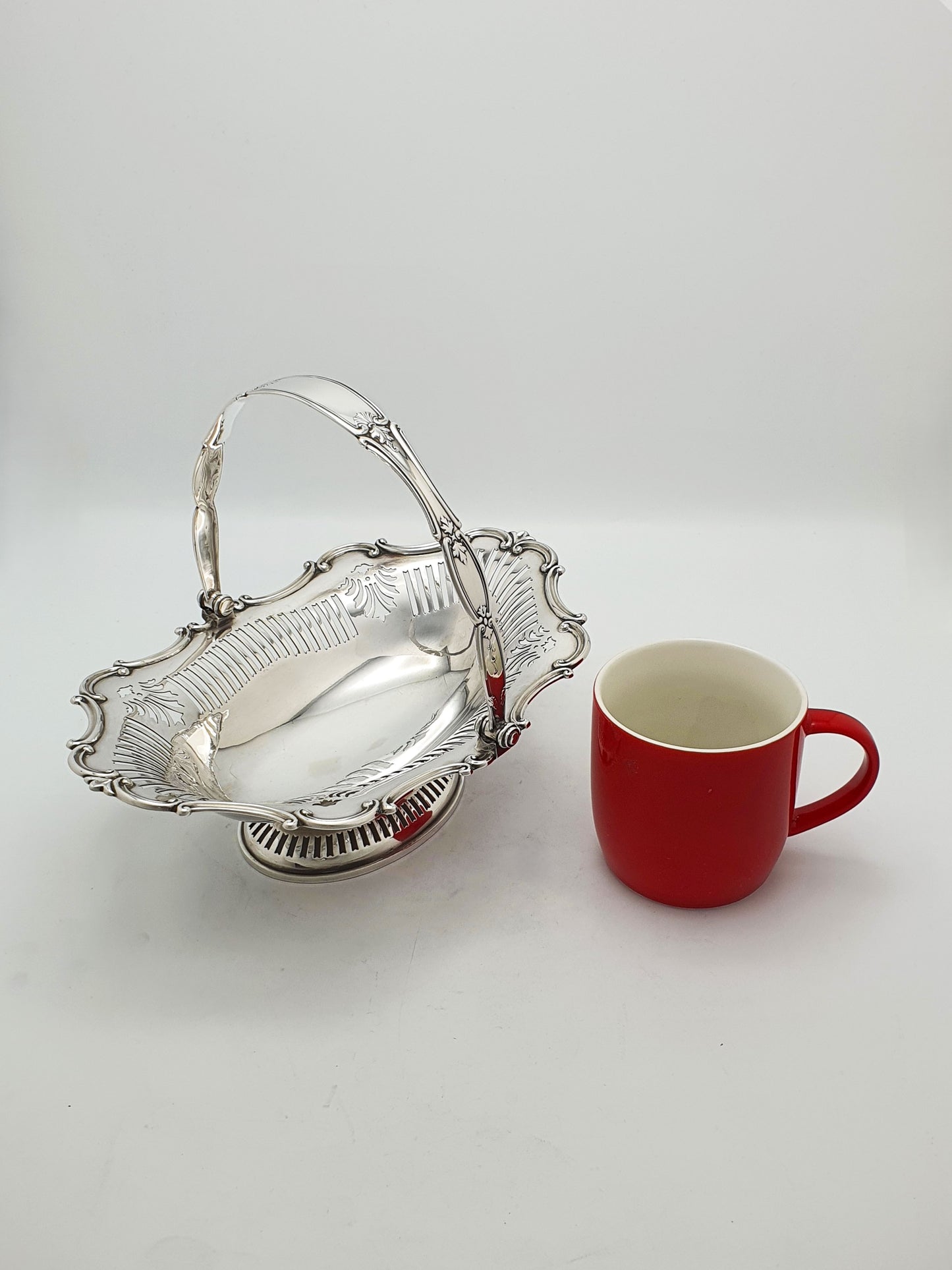 Elkington George V Silver Plated Swing-Handle Fruit/ Cake Basket - 1912