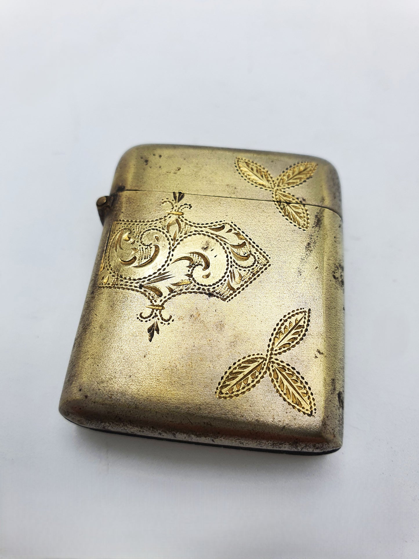 Antique Edwardian Gilt Brass Vesta Case with Engraved Foliate Motifs – circa 1905